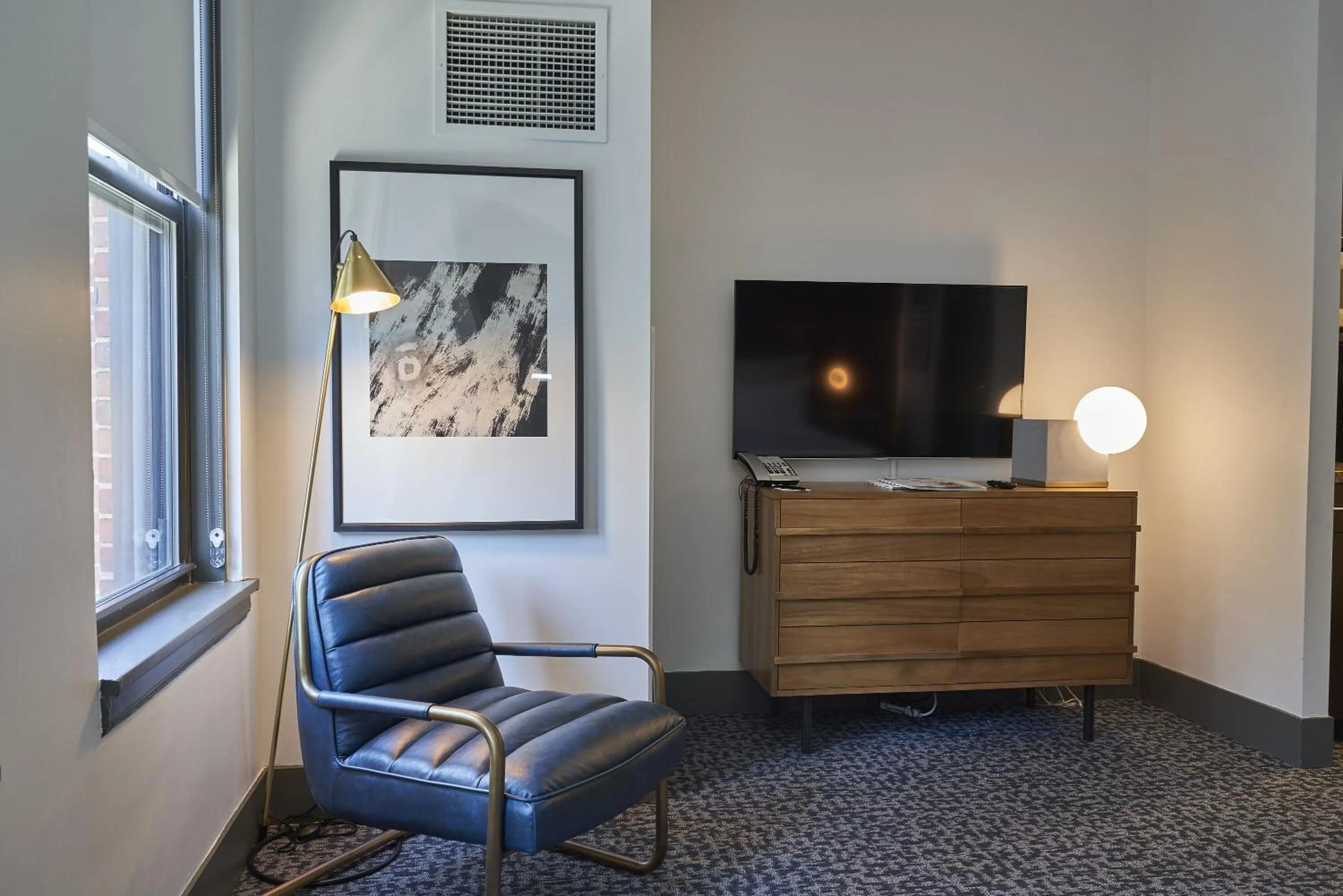 TV and multimedia, TV/Entertainment Center in Raffaello Hotel