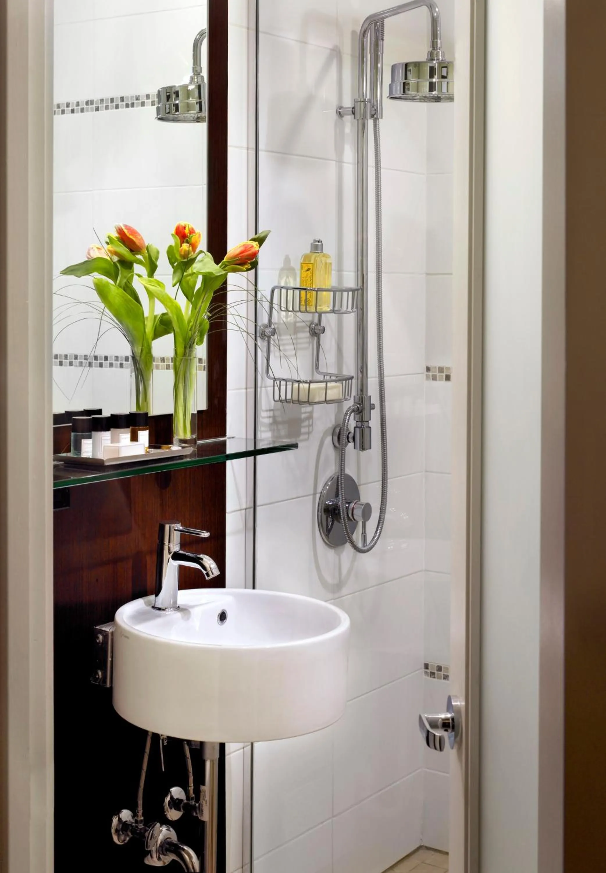 Bathroom in Raffaello Hotel