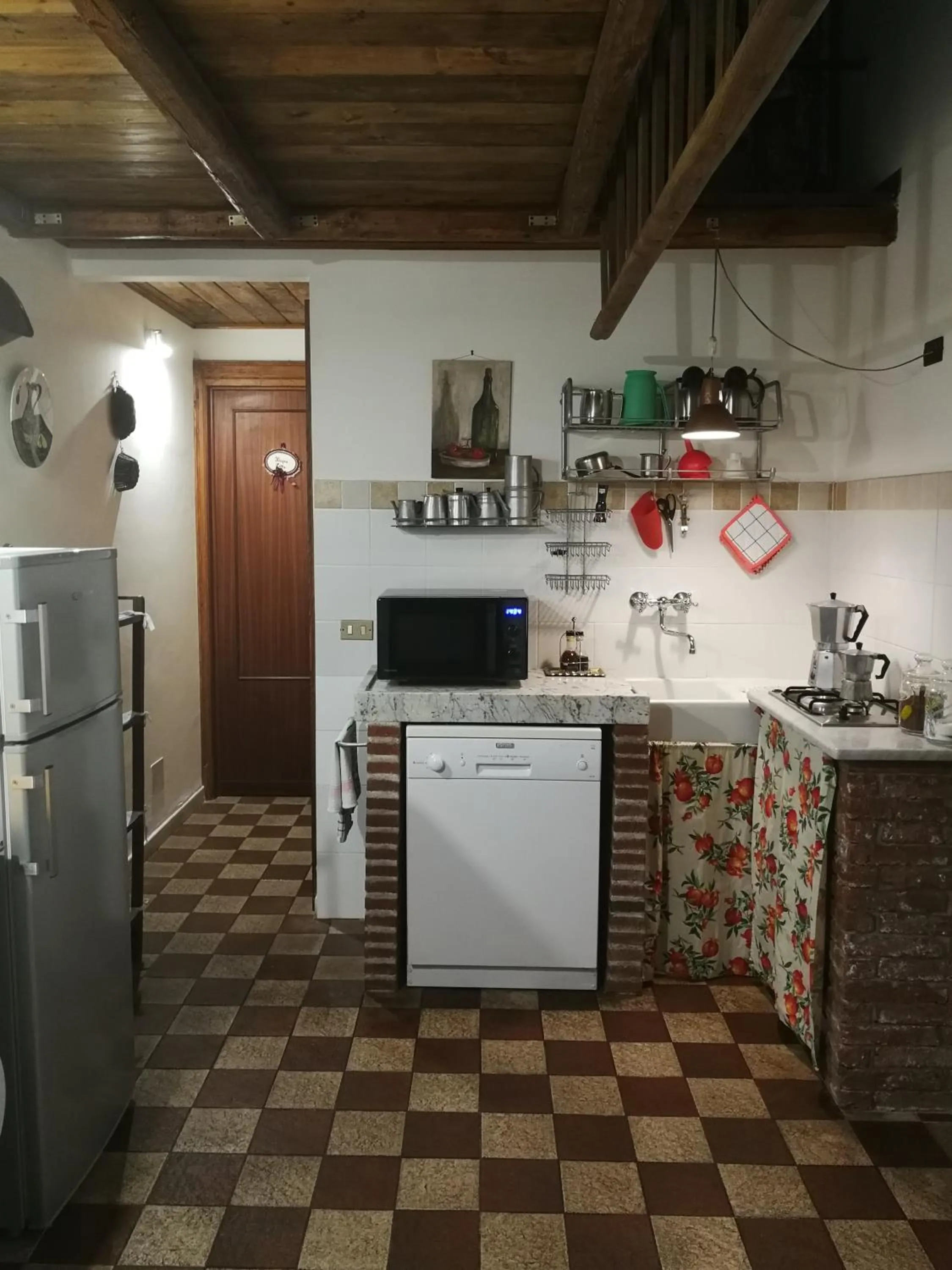 Kitchen or kitchenette in La Baronessa B&B