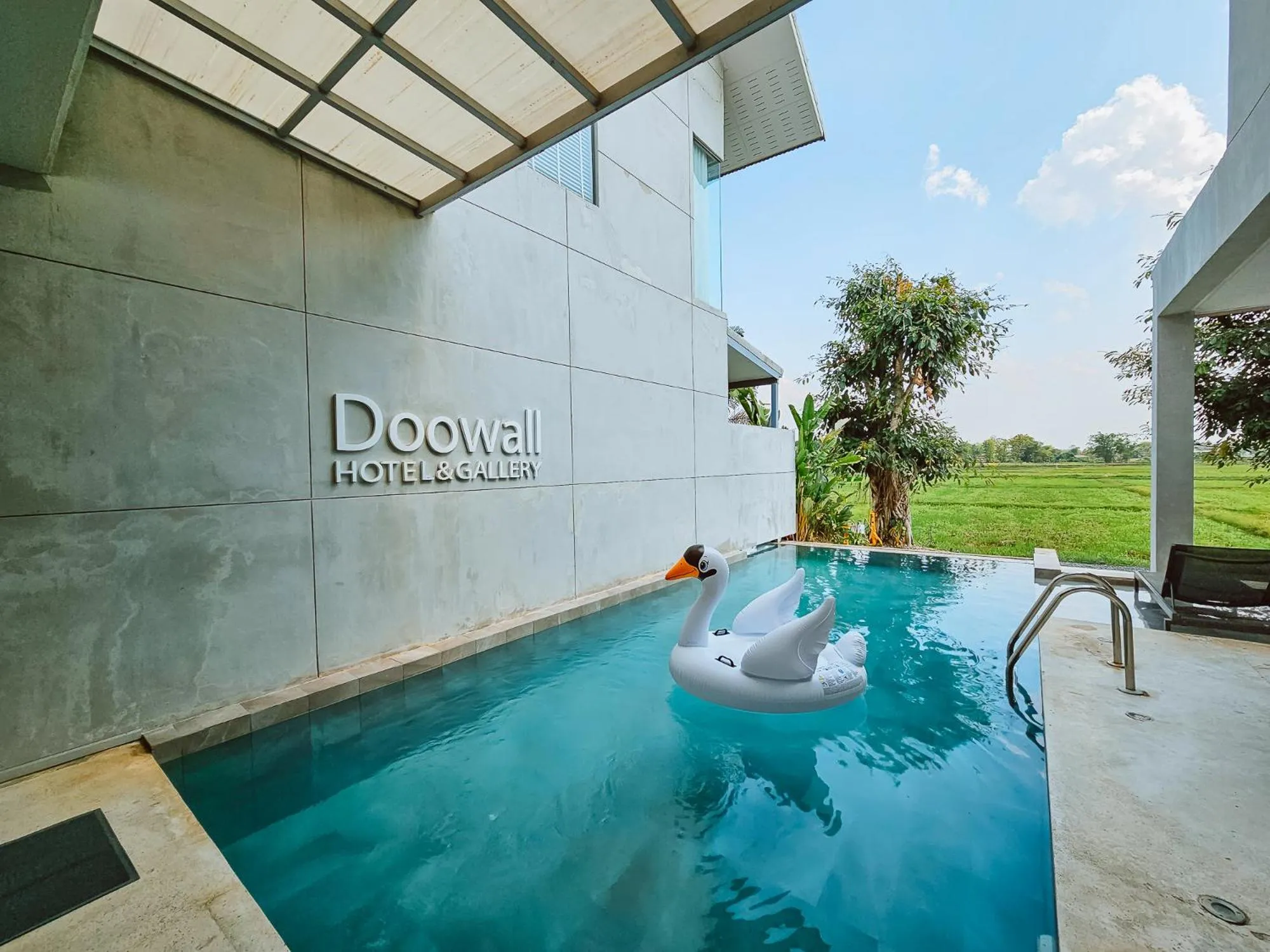Swimming pool in Doowall Hotel