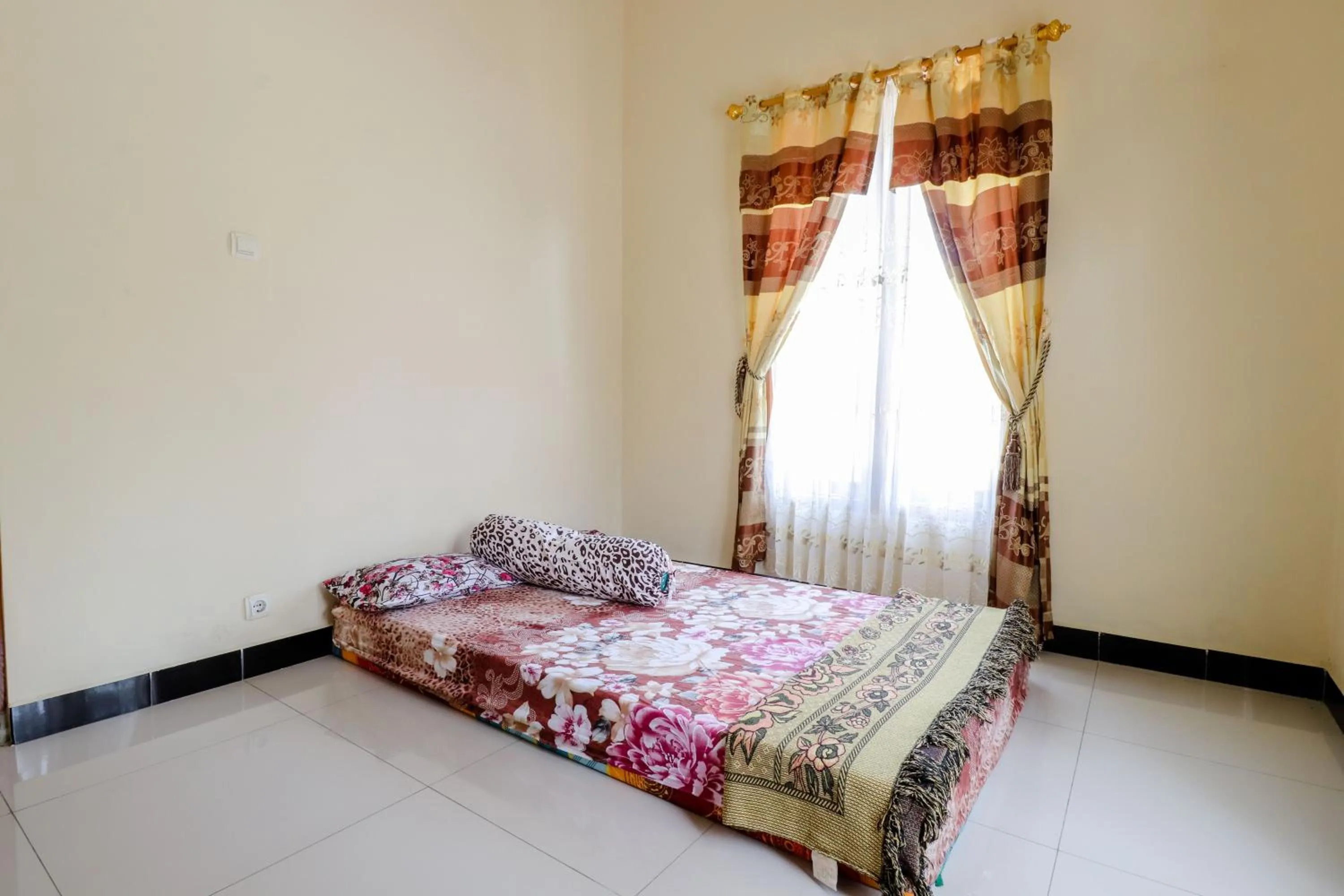 Bedroom, Bed in Dewisri Homestay