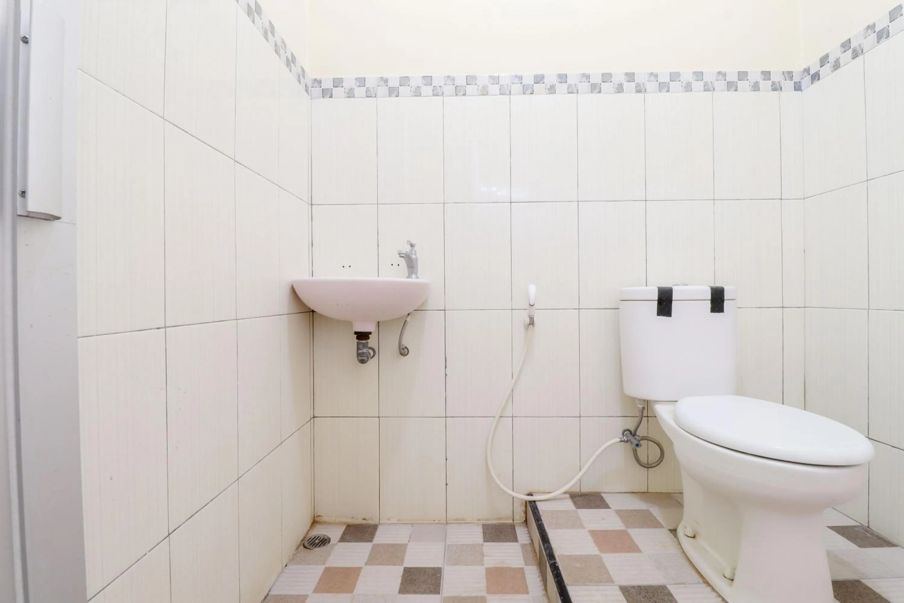 Bathroom in Dewisri Homestay