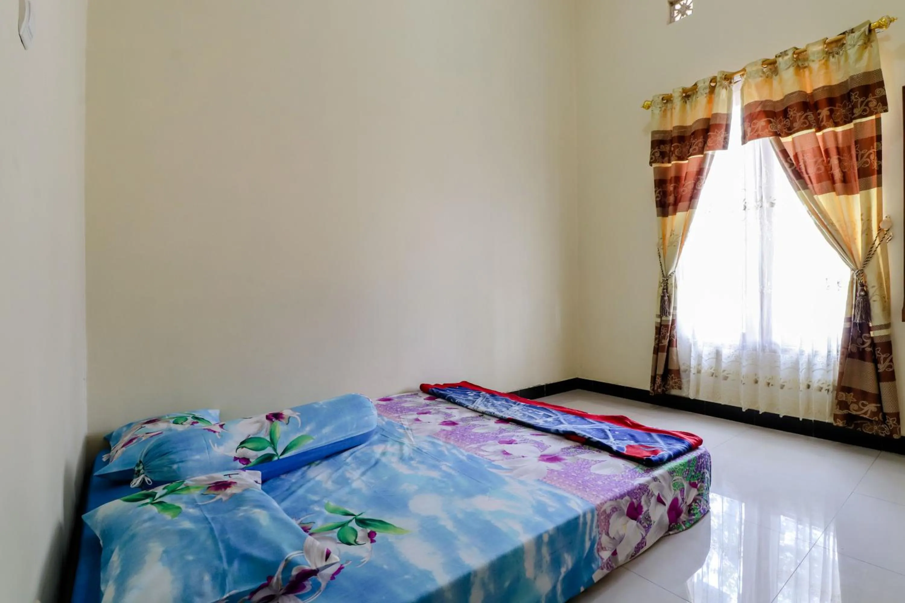Bedroom, Bed in Dewisri Homestay
