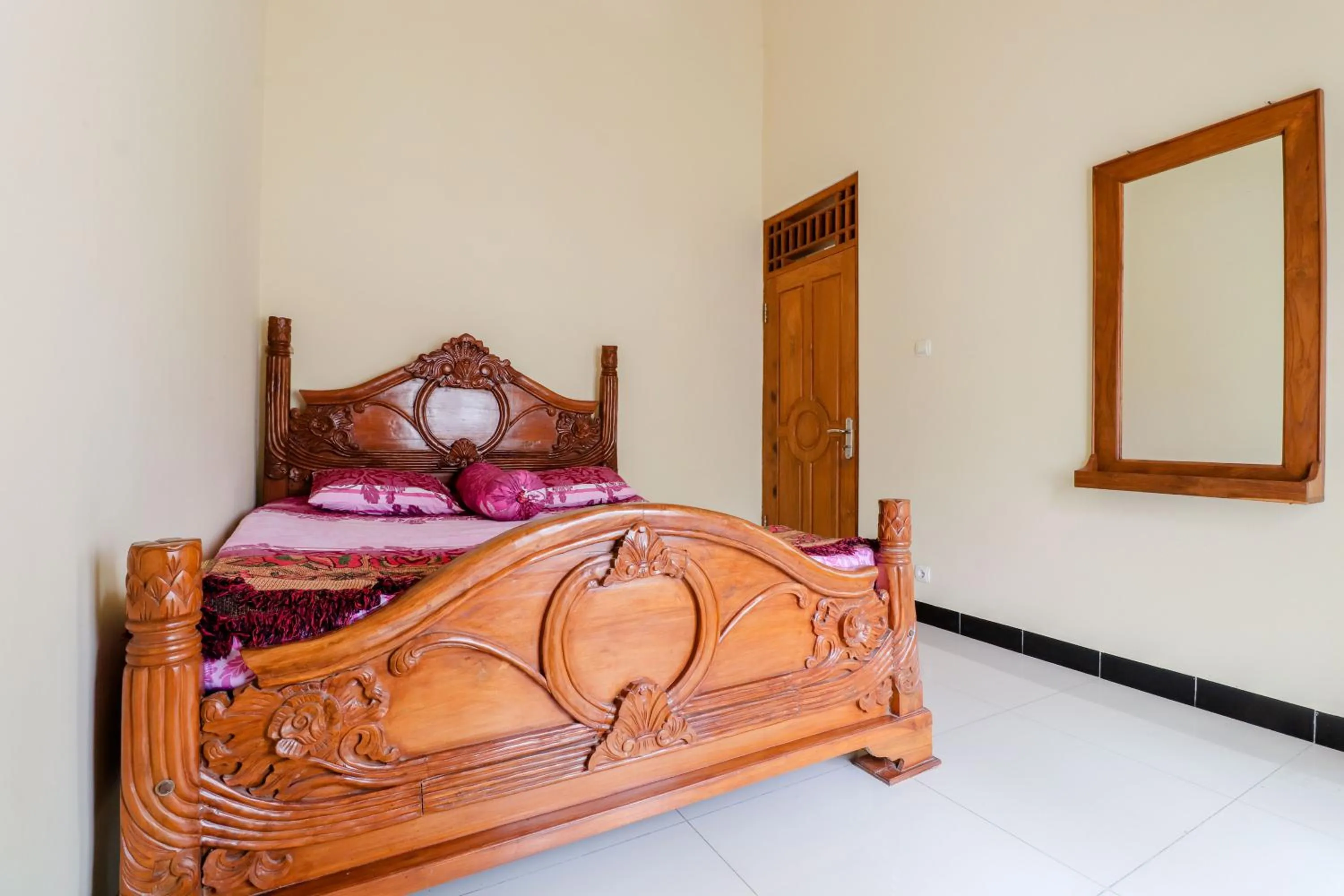Bedroom, Bed in Dewisri Homestay