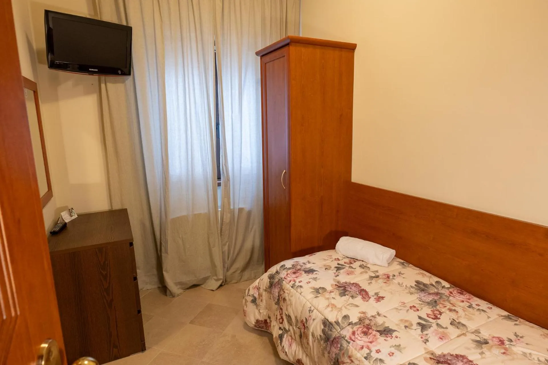 Photo of the whole room, Bed in Hotel Nilde