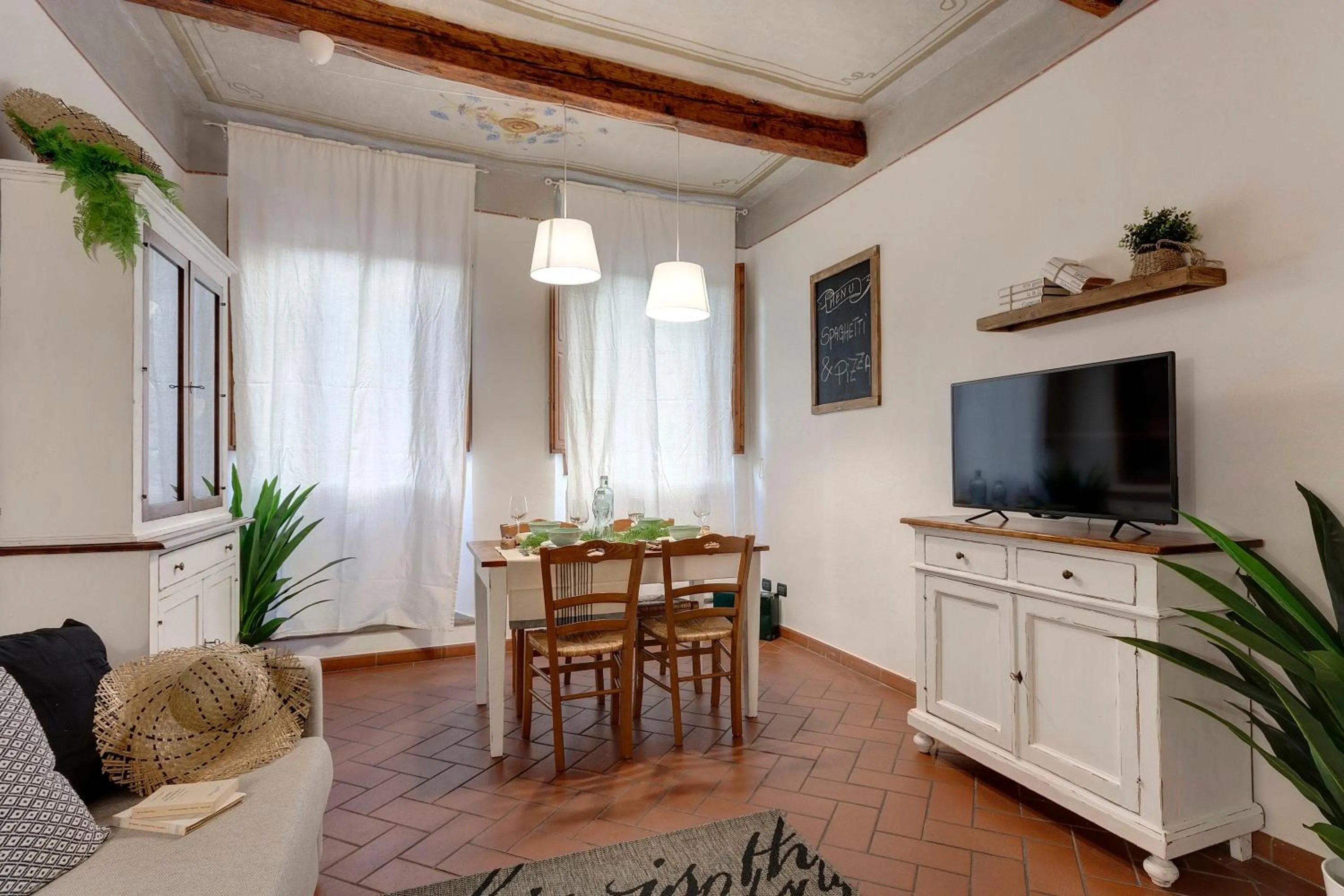 One-Bedroom Apartment in Ghibellina Apartment by Mamo Florence