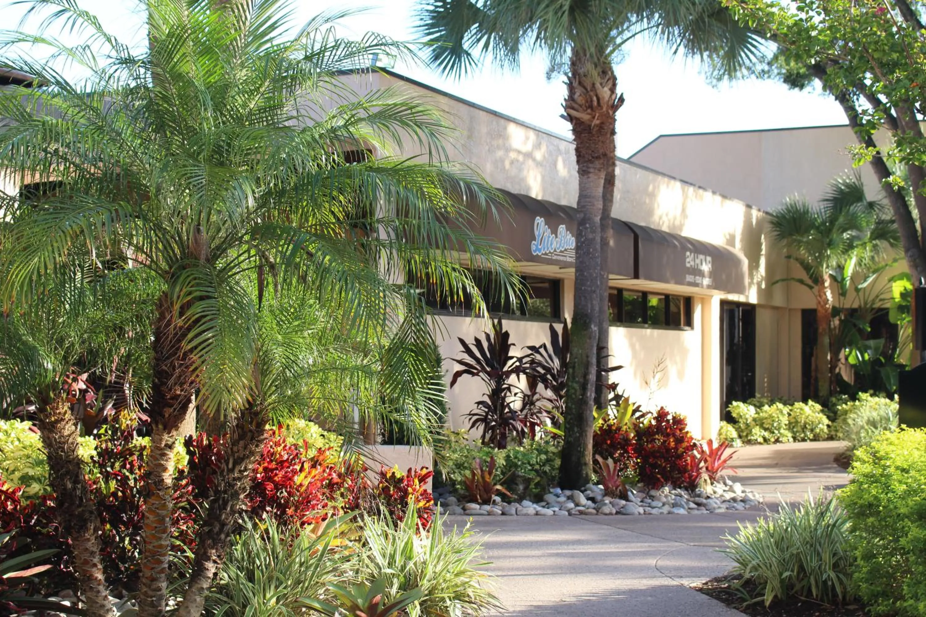 Property building in Rosen Inn at Pointe Orlando