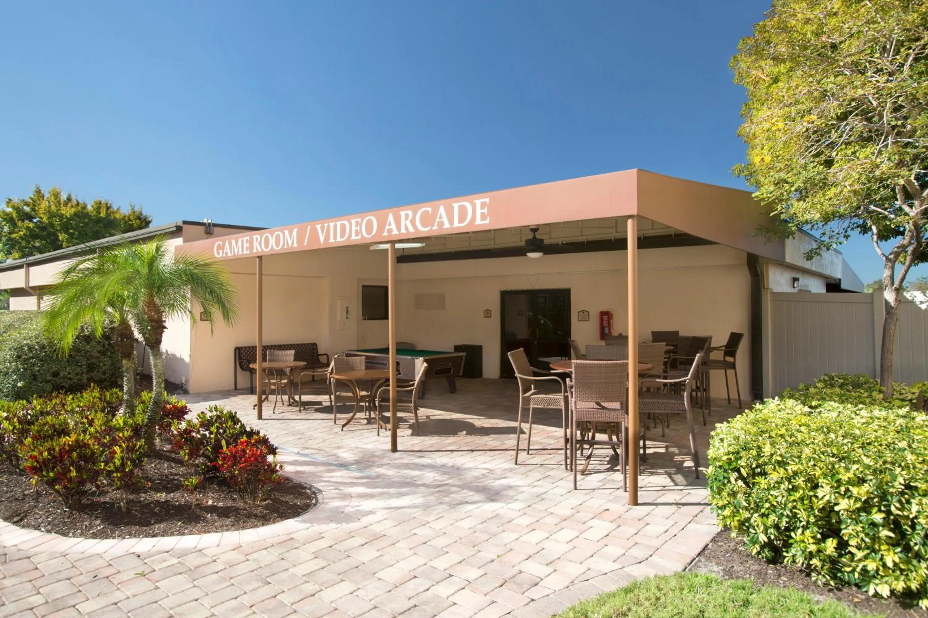 Property building in Rosen Inn at Pointe Orlando