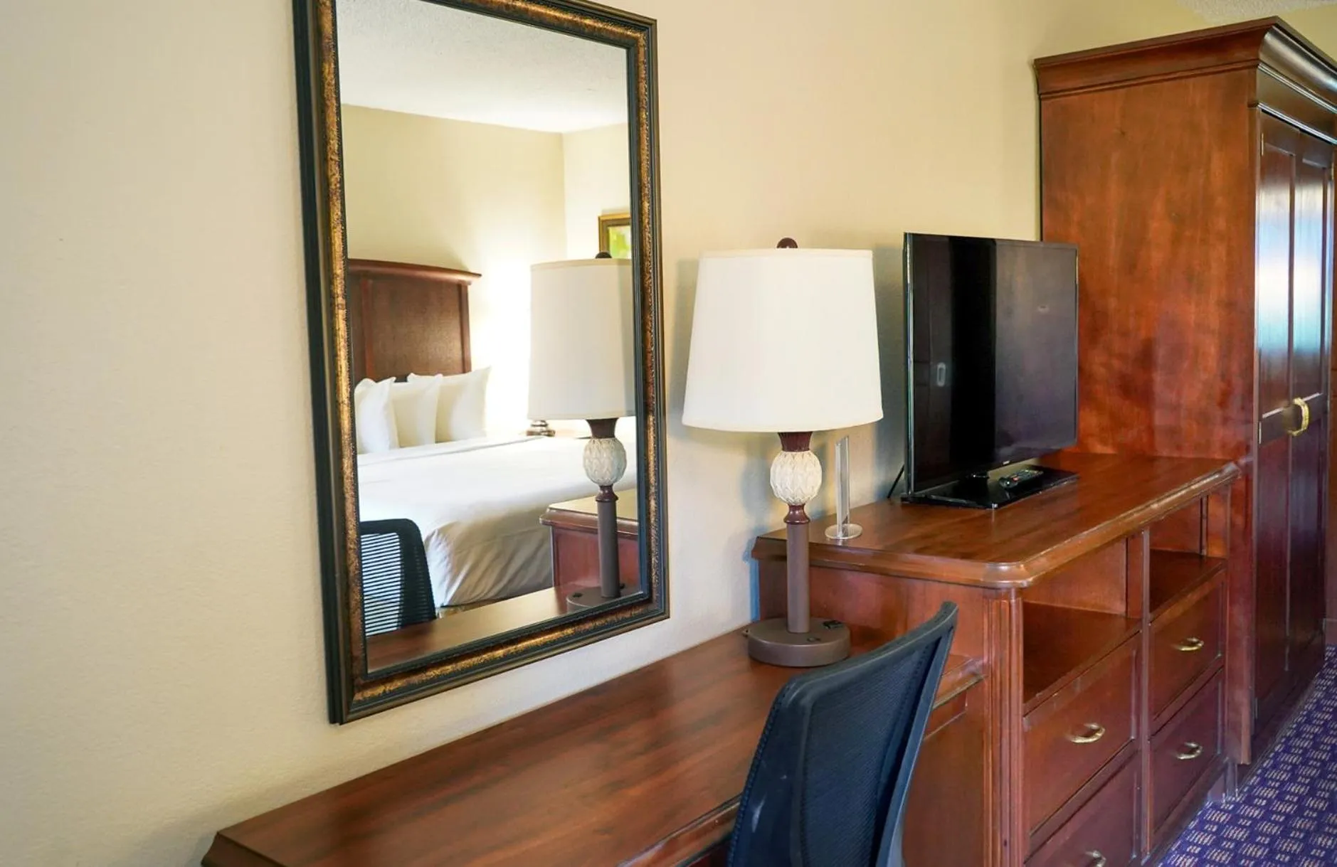 Bed in Rosen Inn Closest to Universal