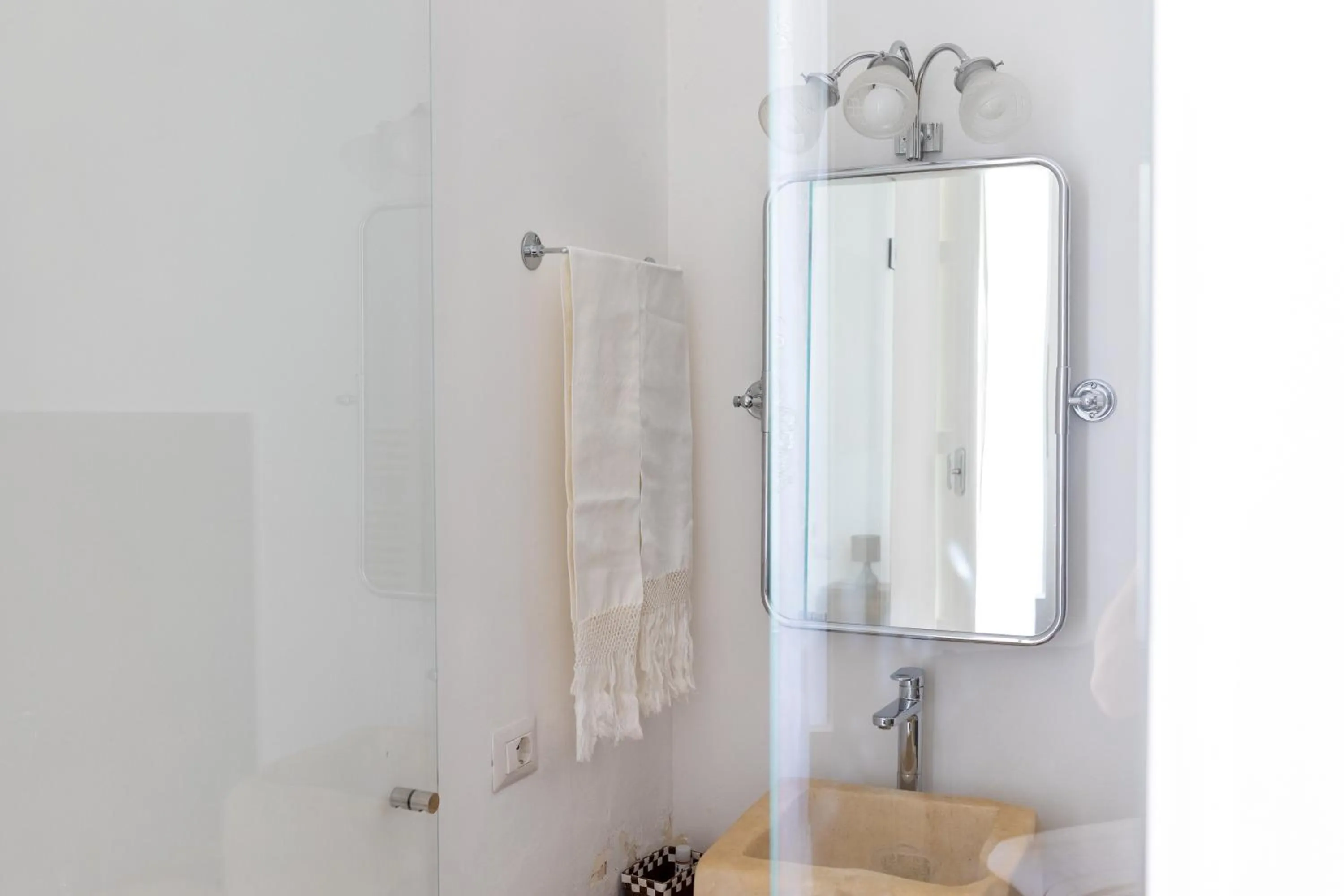 Shower in B&B Don Alessandro