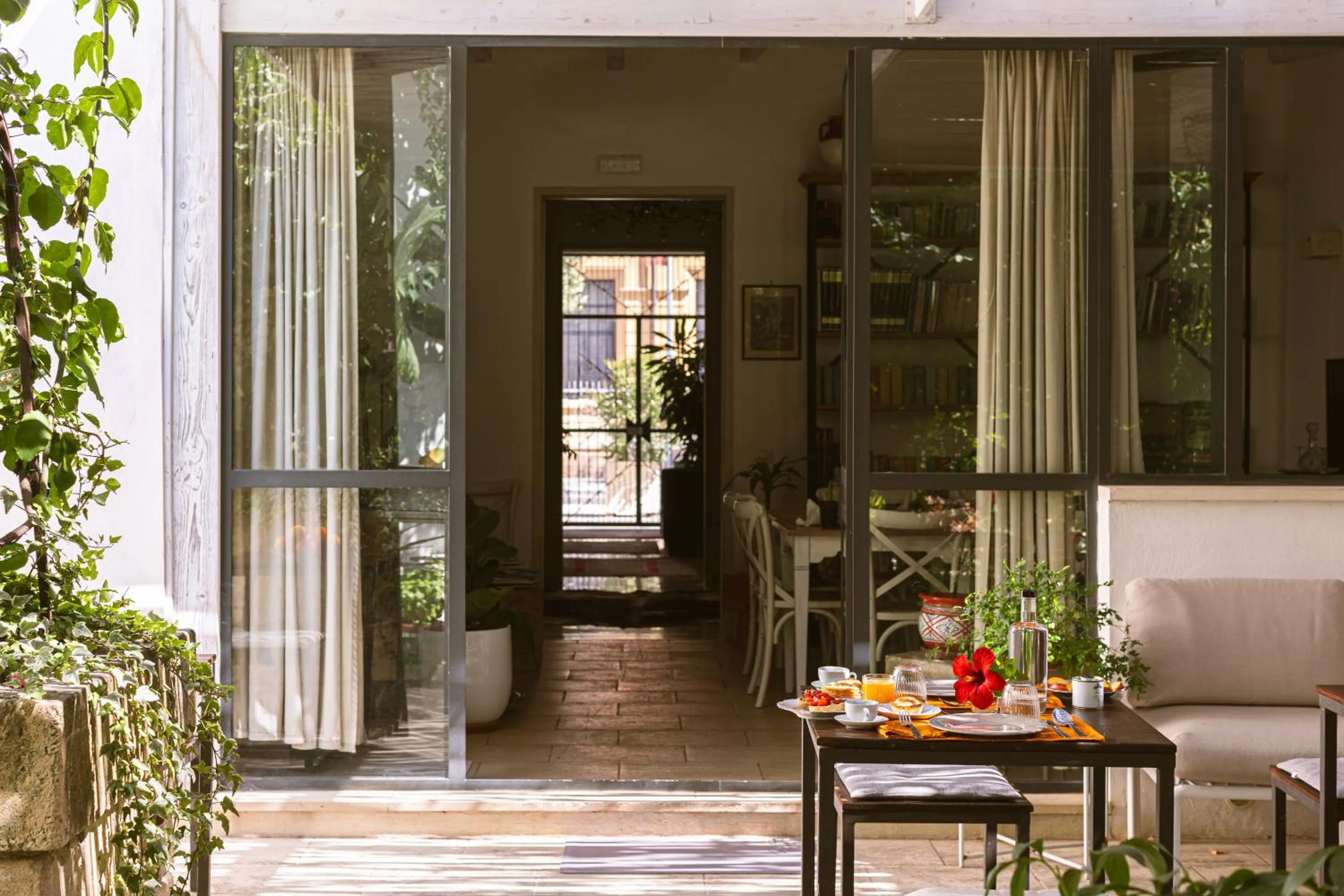 Patio in B&B Don Alessandro