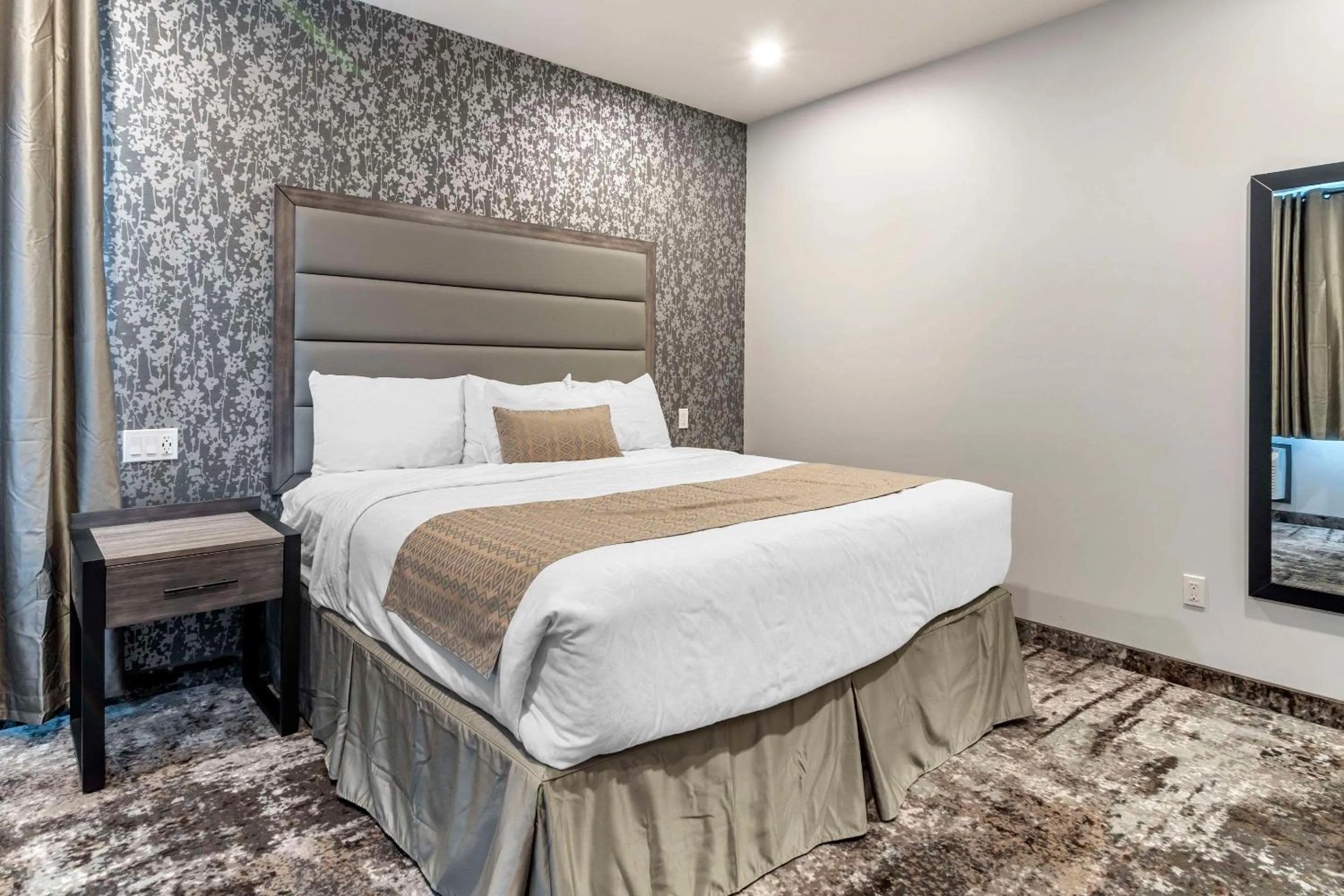 Bedroom, Bed in The Hue Hotel, an Ascend Collection Hotel