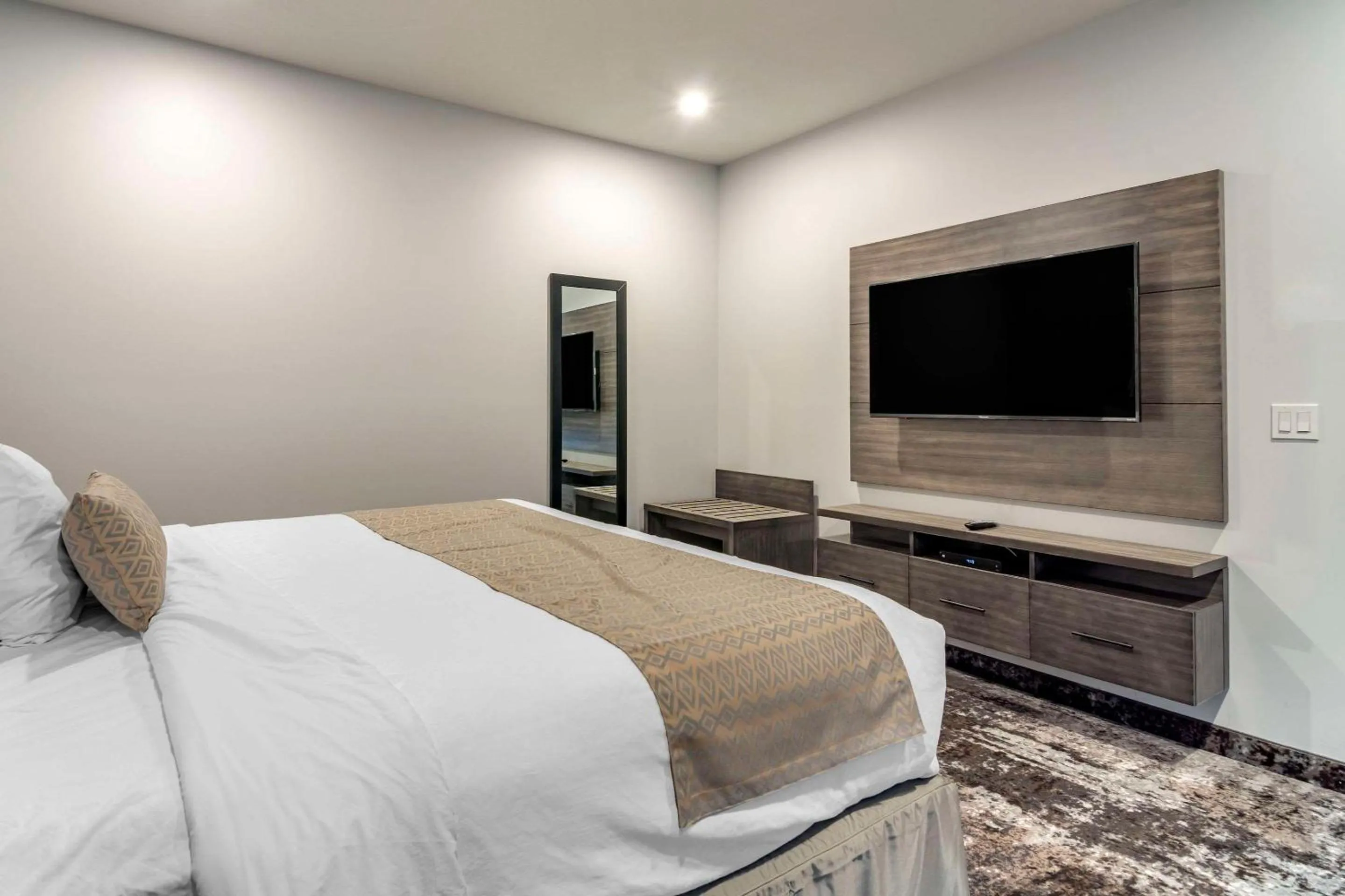 Bedroom, Bed in The Hue Hotel, an Ascend Collection Hotel