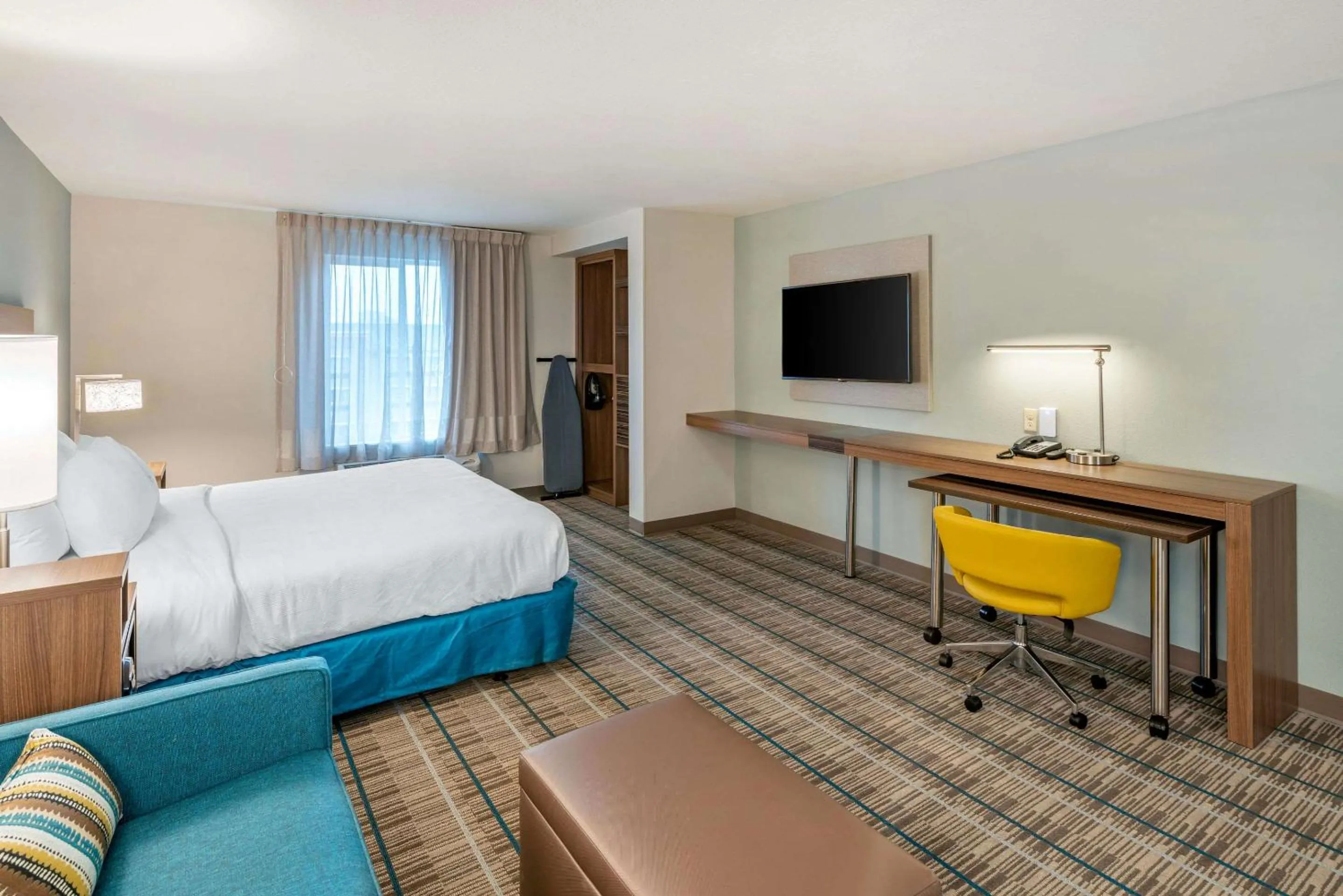 Bedroom, Bed in MainStay Suites Spokane Airport