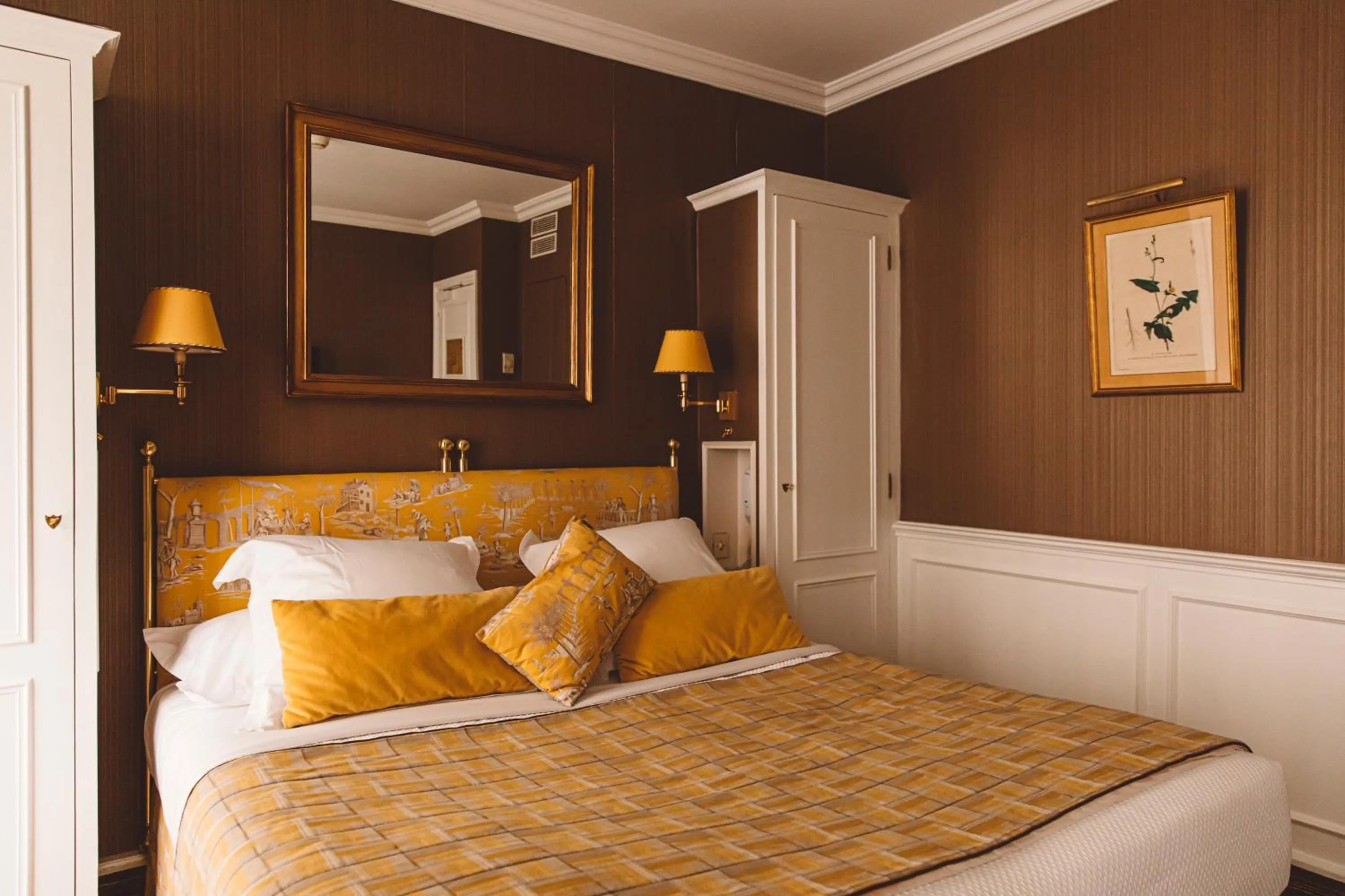 Bed in Hôtel de l'Abbaye