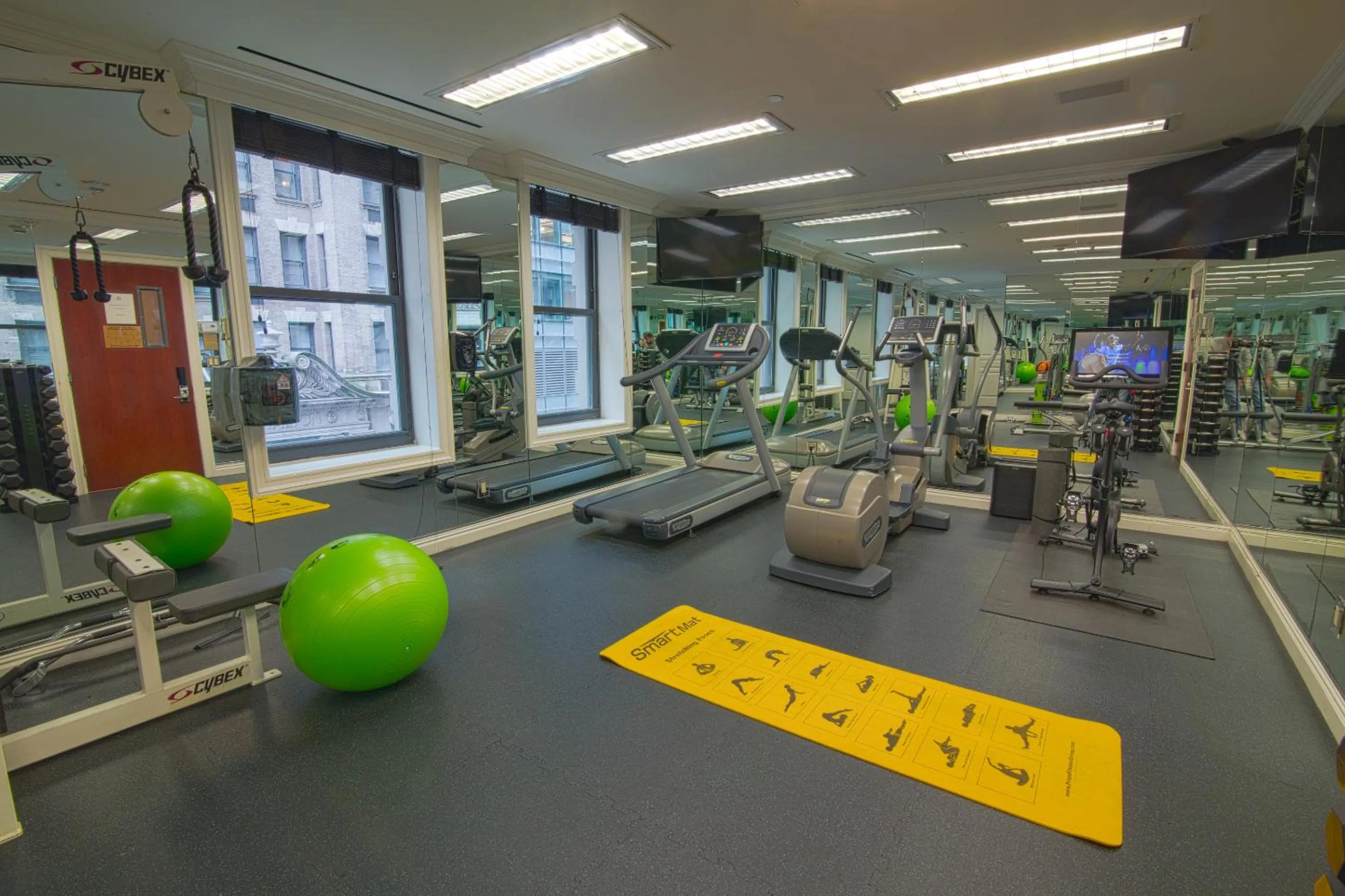Fitness centre/facilities in Iroquois New York Times Square