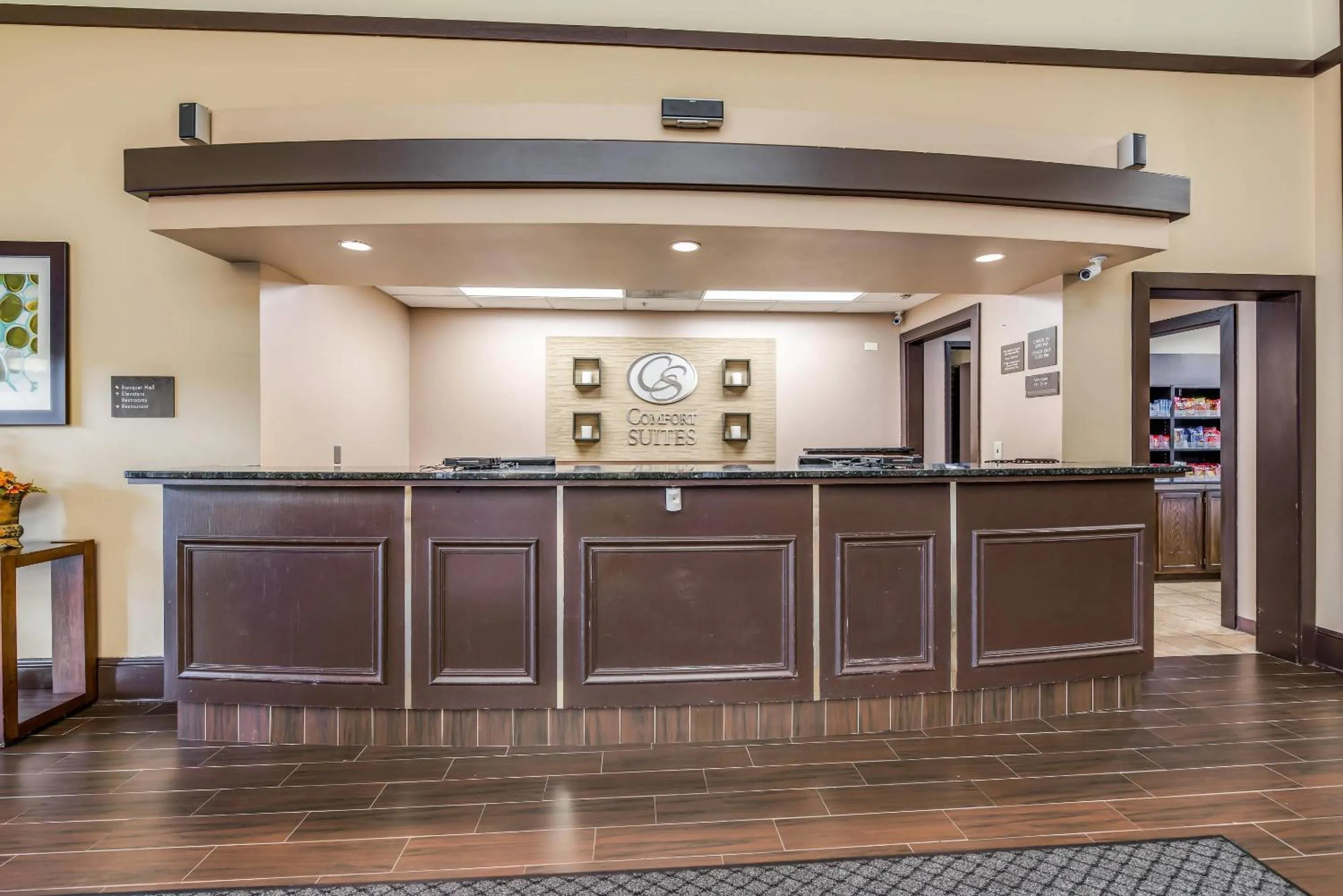 Lobby or reception in Comfort Suites Chicago O'Hare Airport