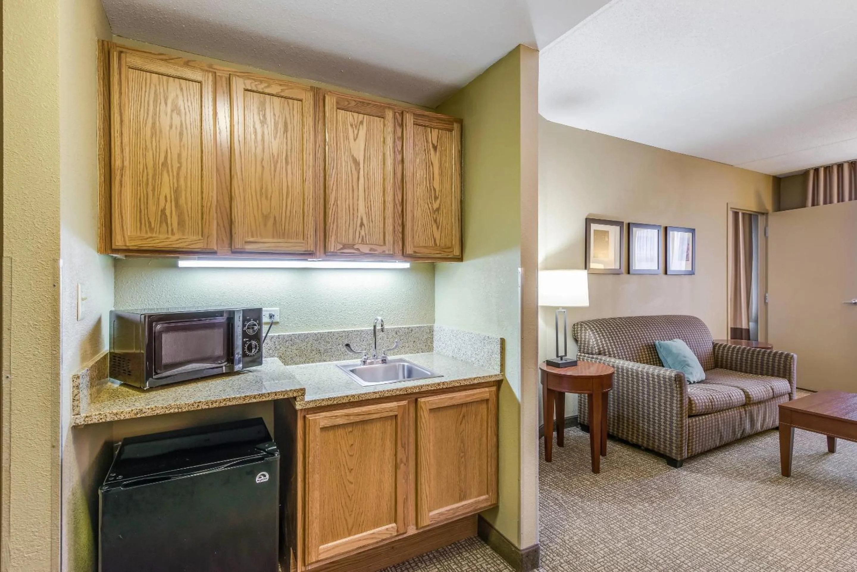 Bedroom in Comfort Suites Chicago O'Hare Airport