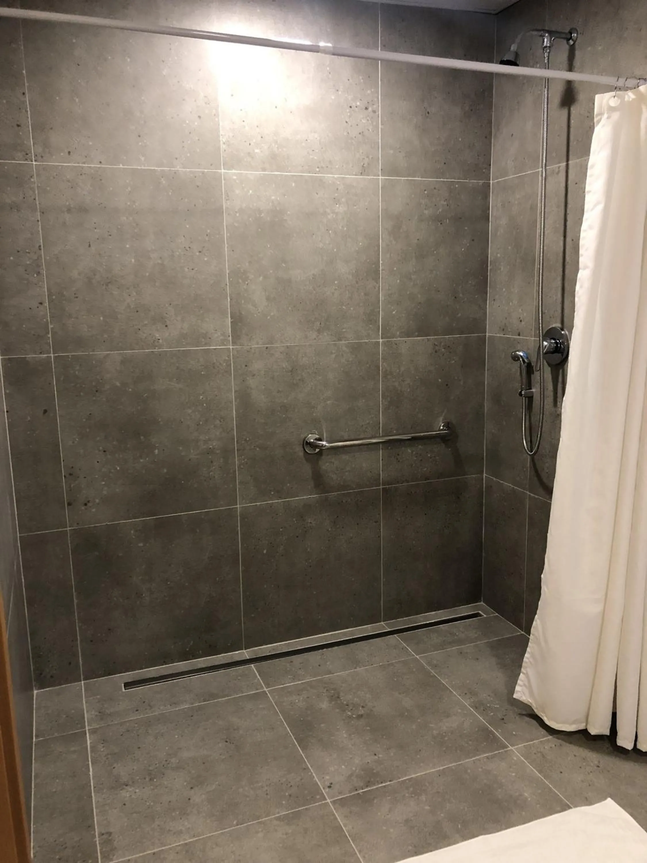 Shower in Hotel Graal Inn Itatiaia