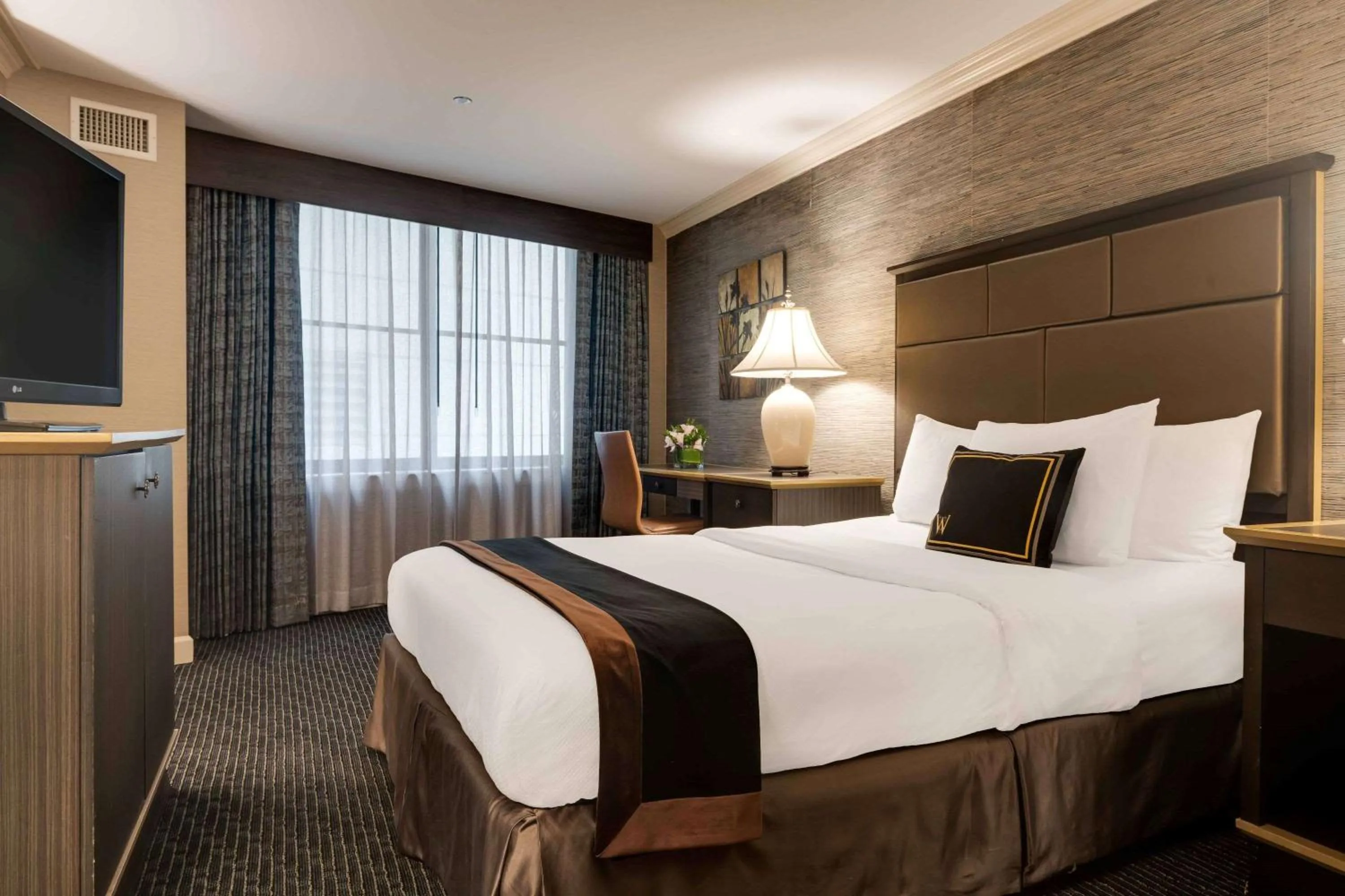 Bedroom, Bed in The Whitehall Hotel - BW Premier Collection