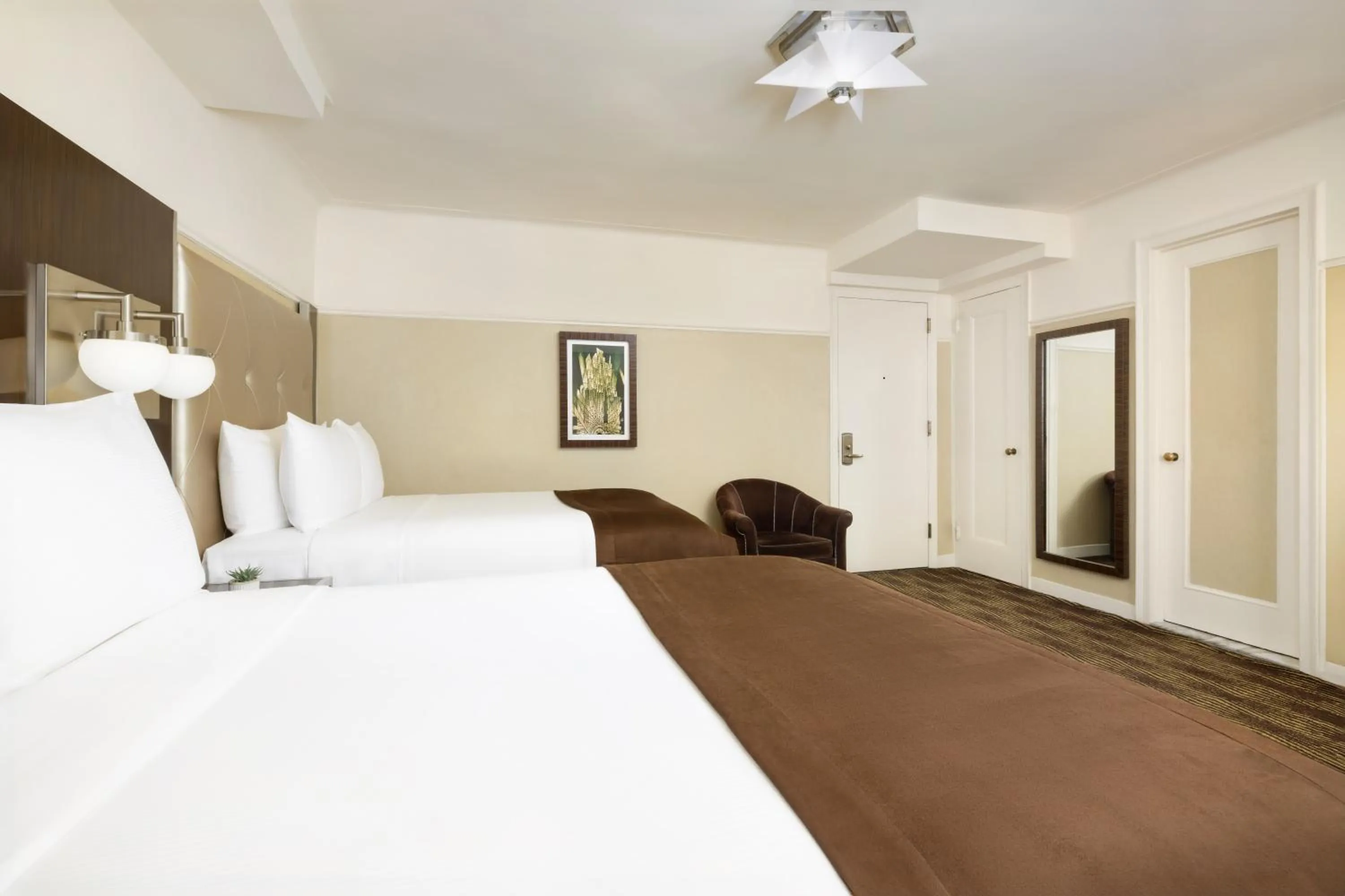 Photo of the whole room, Bed in New Yorker by Lotte Hotels