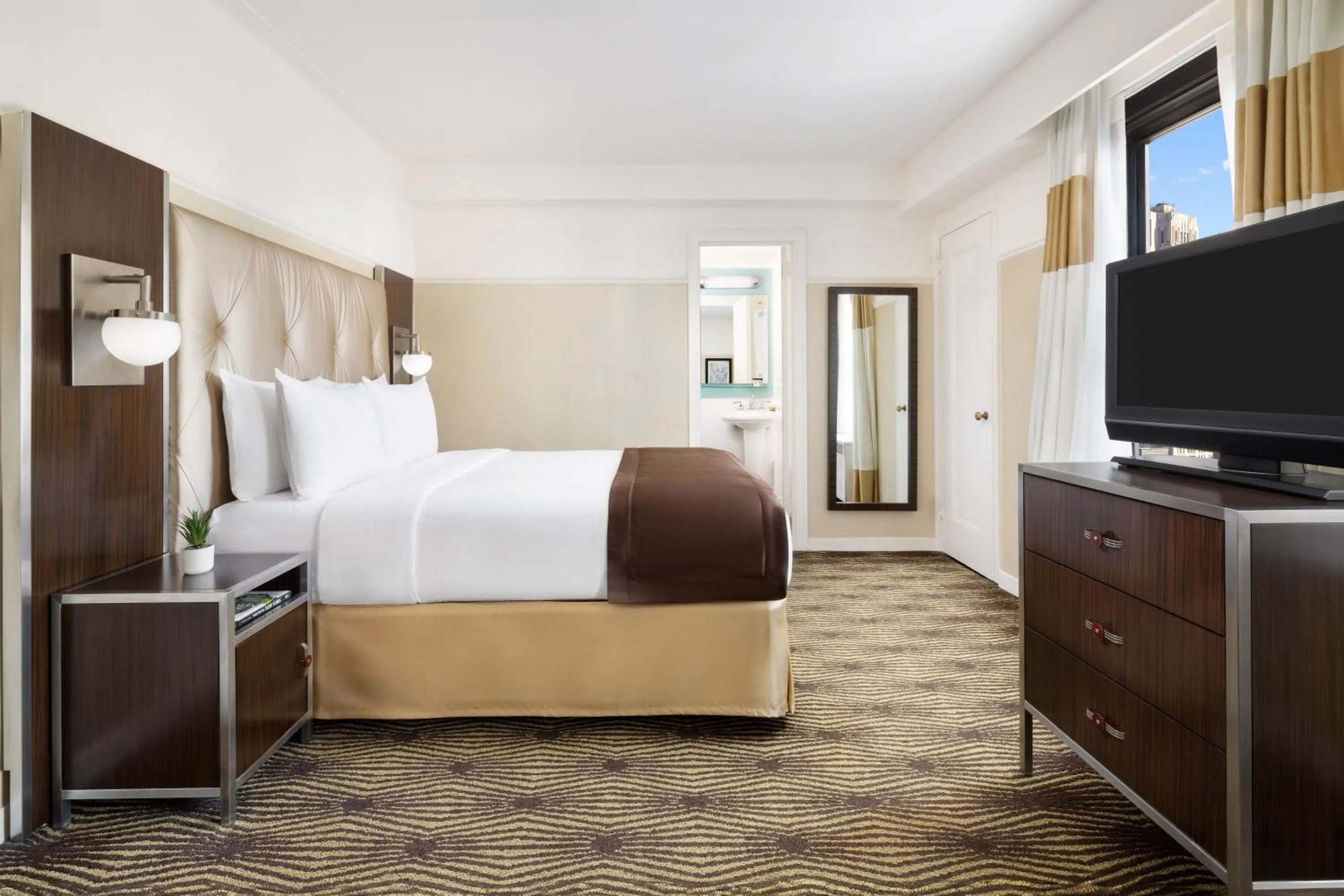 Photo of the whole room, Bed in New Yorker by Lotte Hotels