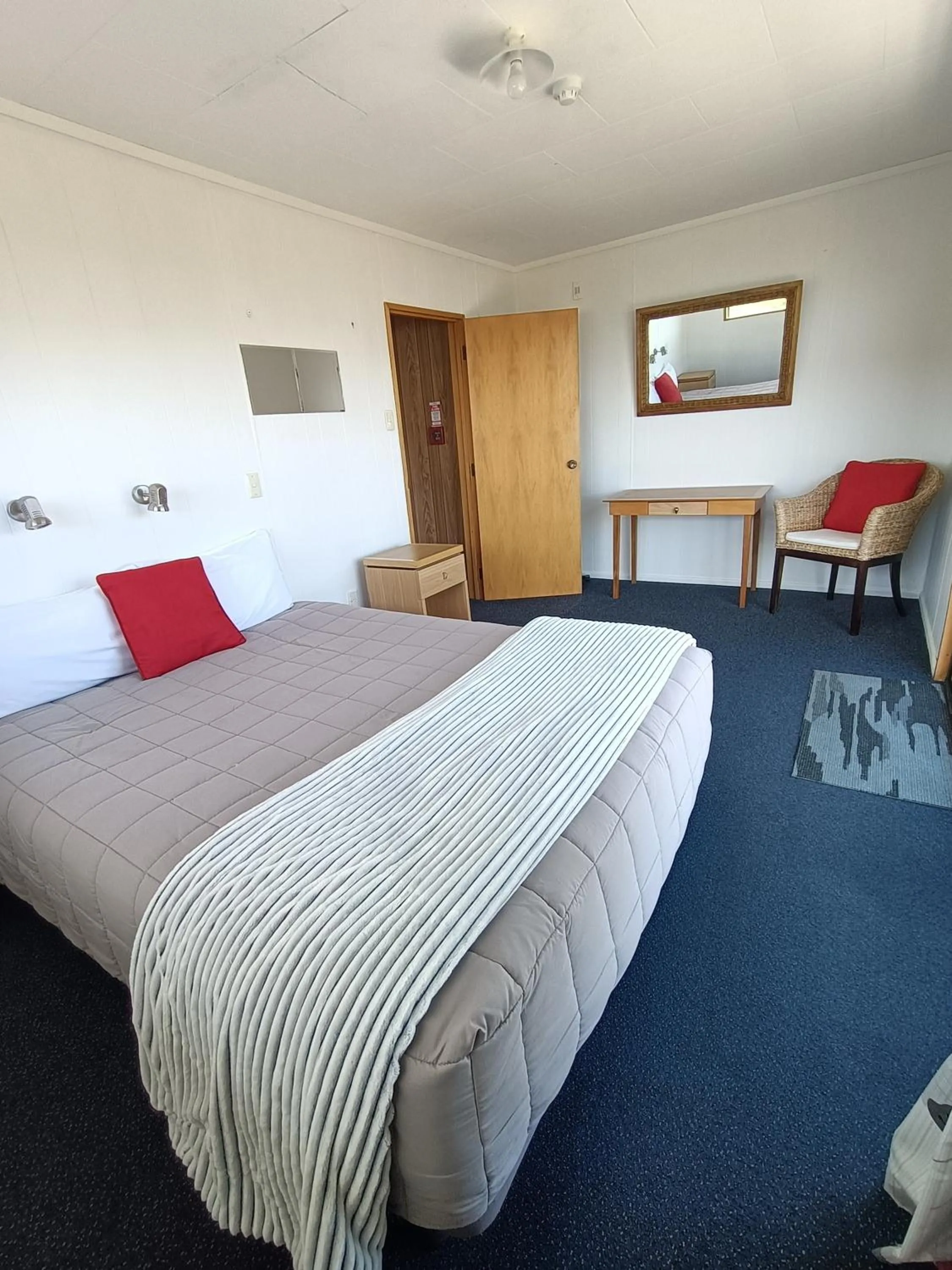Bed in Moeraki Beach Motels