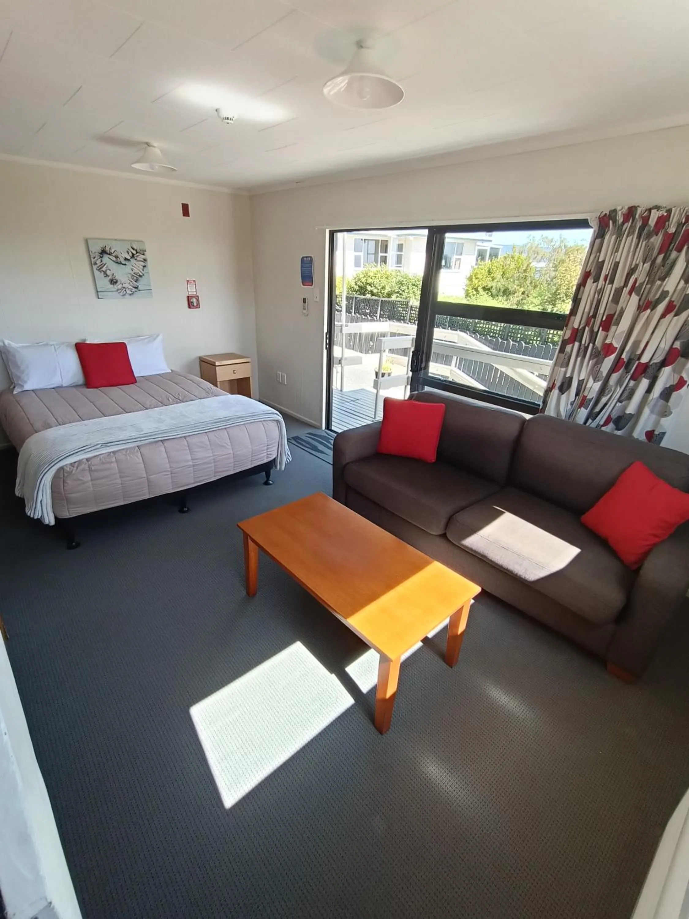 Bed in Moeraki Beach Motels