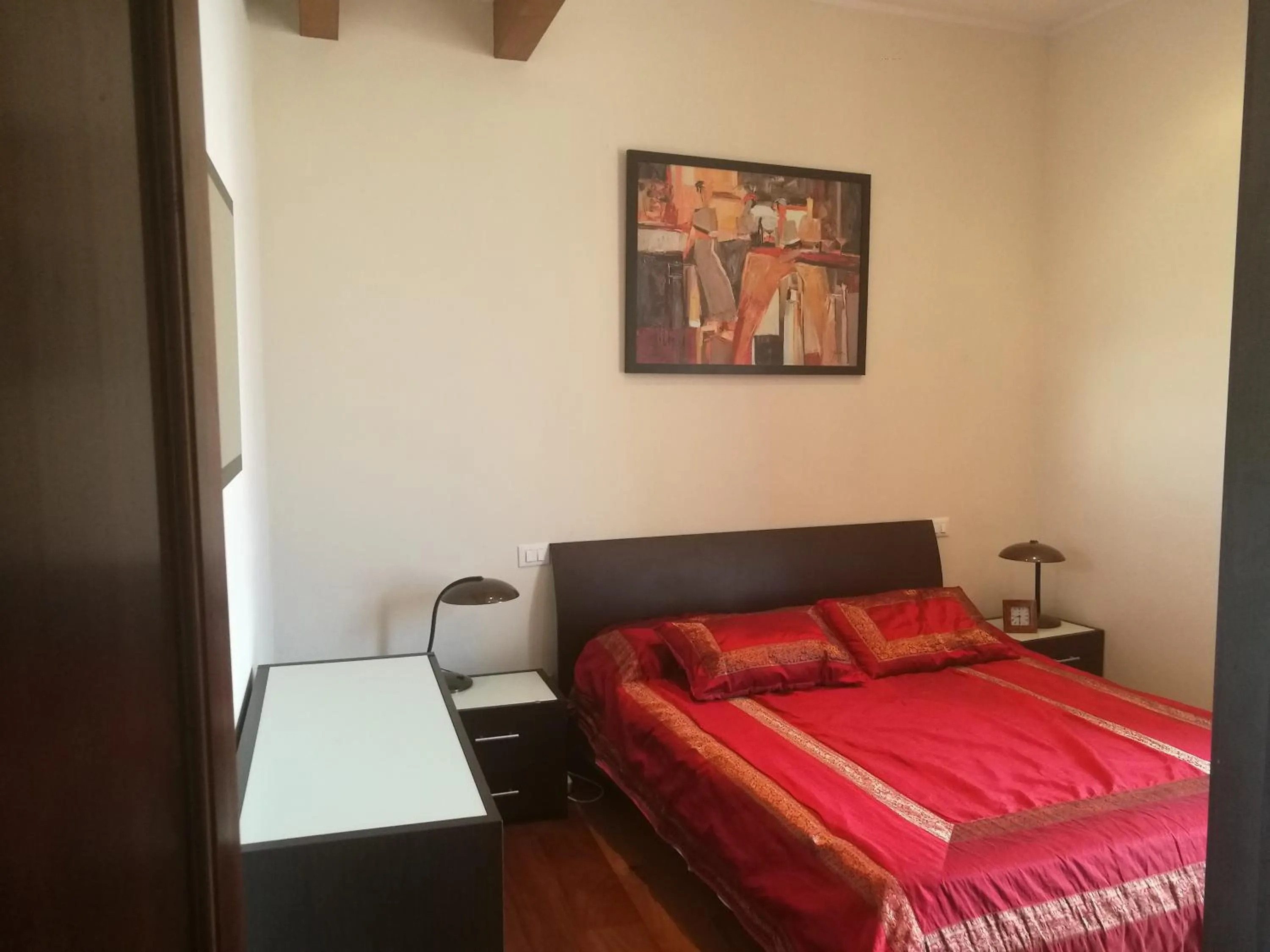 Photo of the whole room, Bed in Legacy