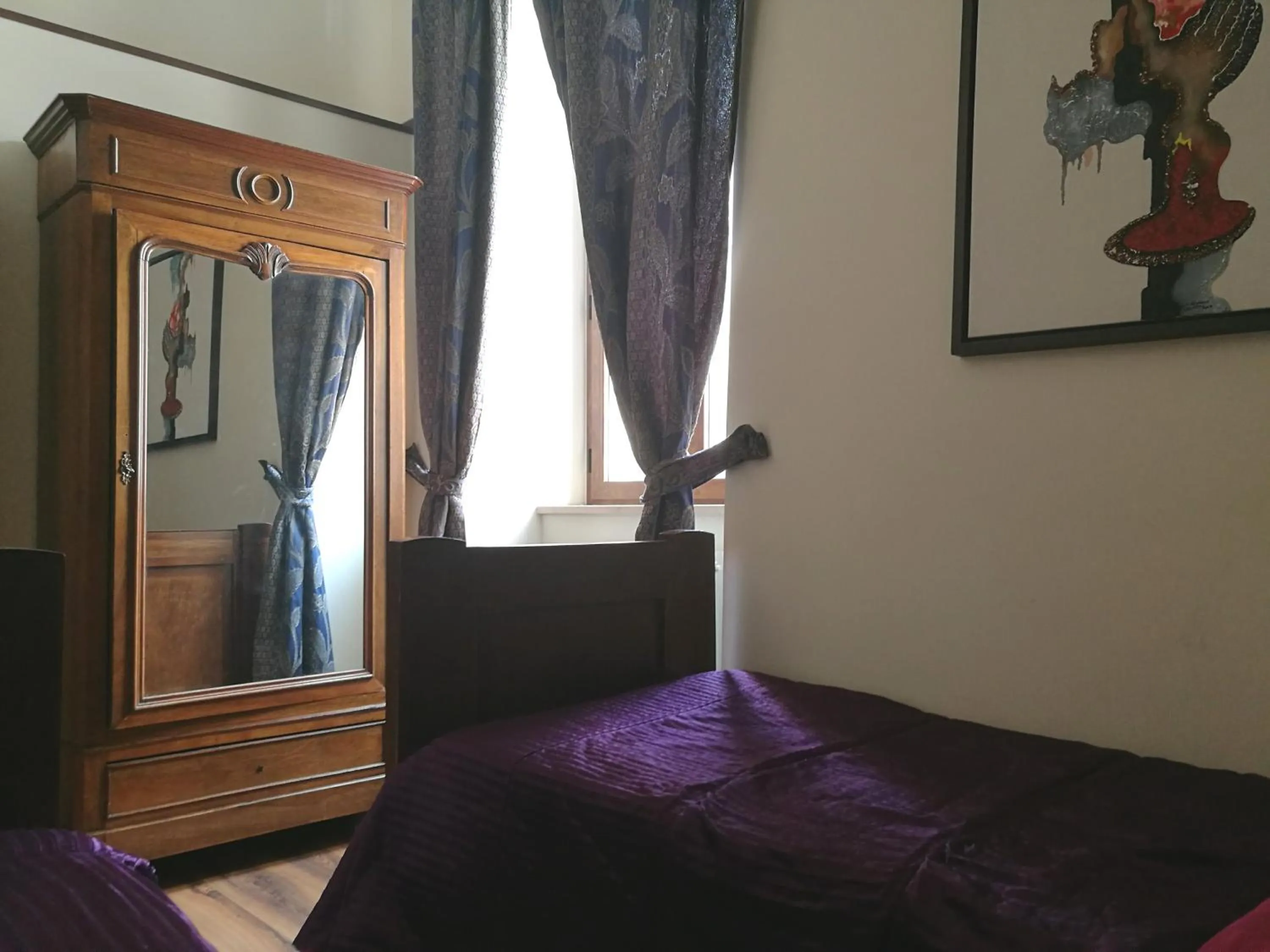 Bedroom, Bed in Legacy