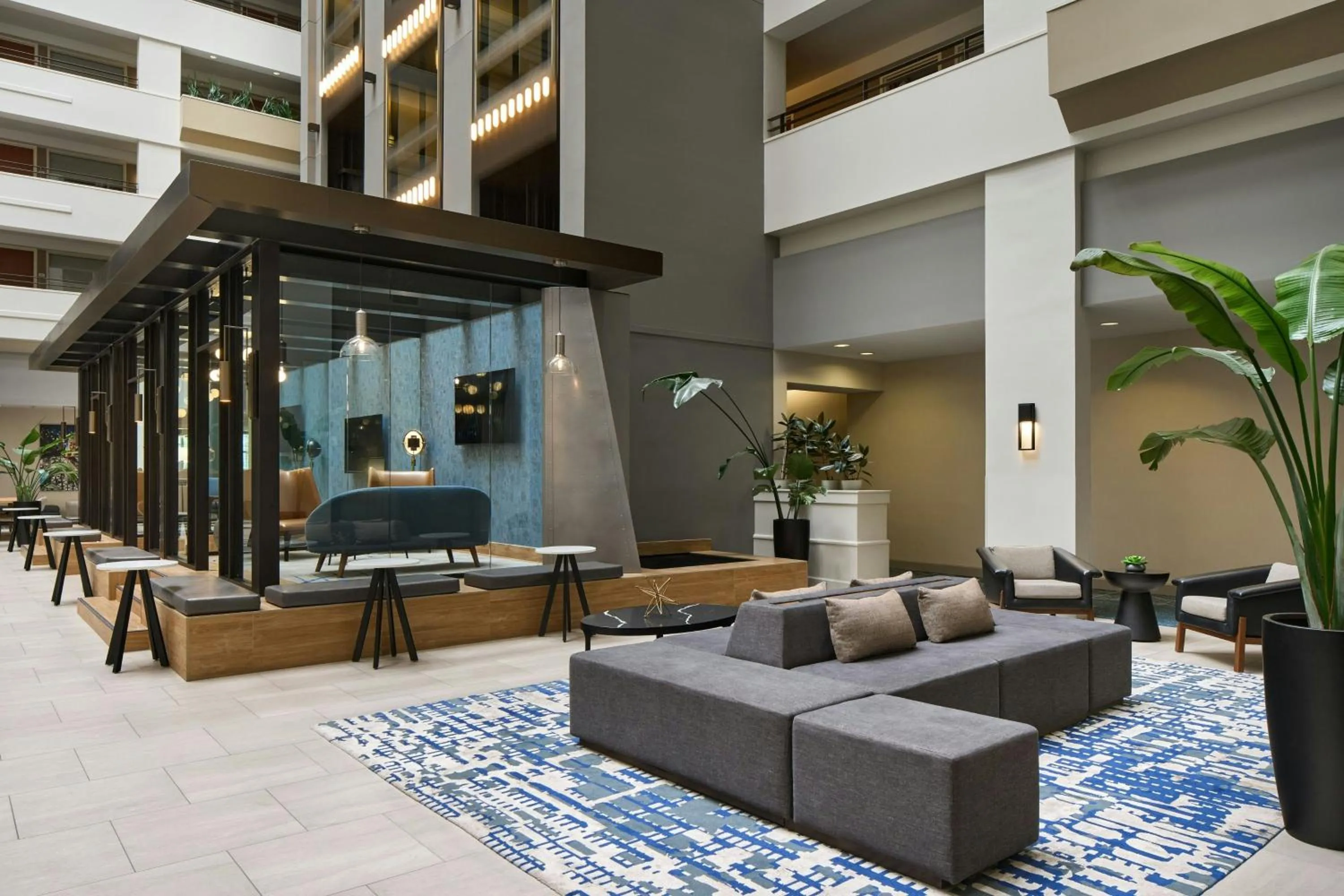 Lobby or reception in Sheraton Suites Chicago O'Hare