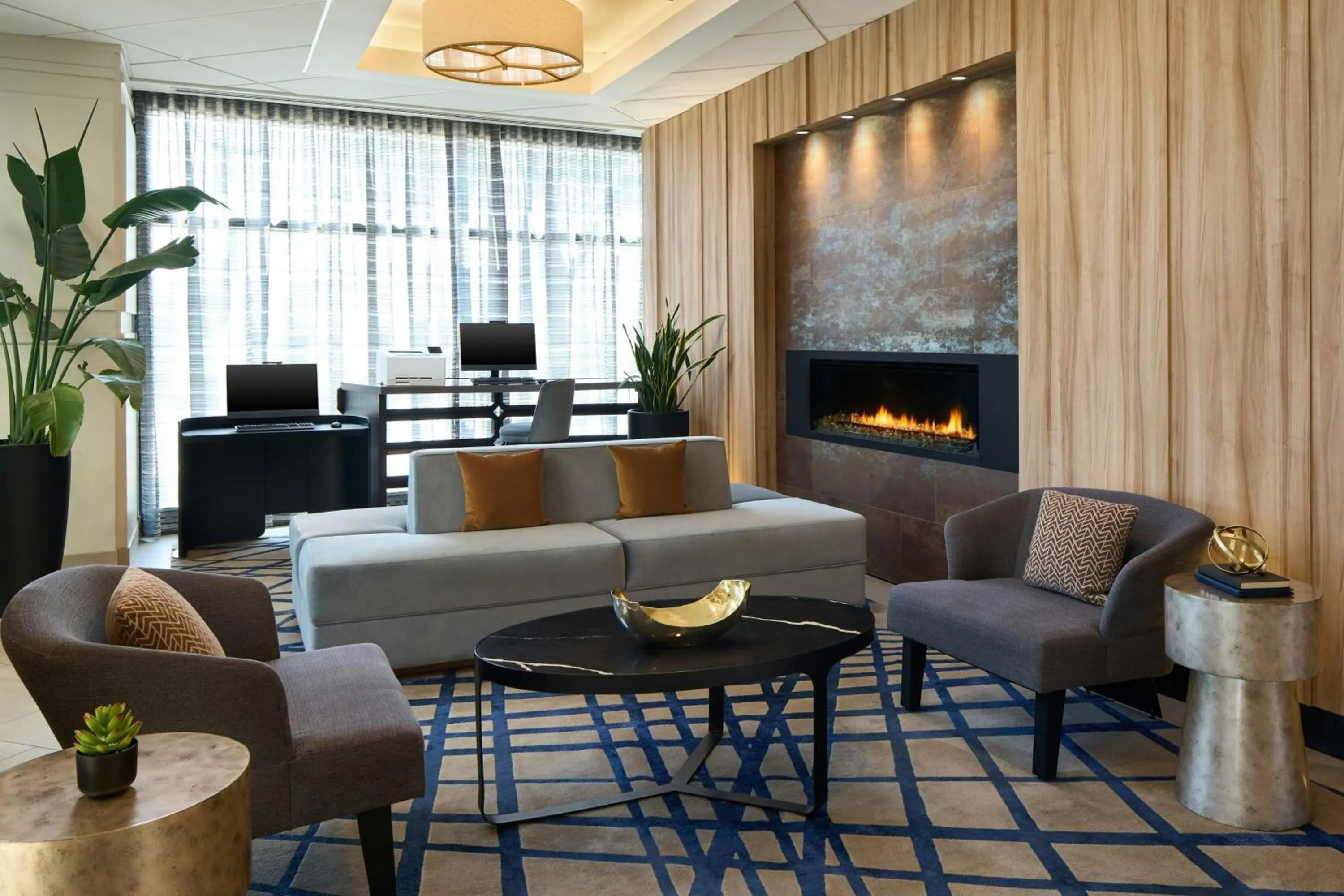 Lobby or reception in Sheraton Suites Chicago O'Hare