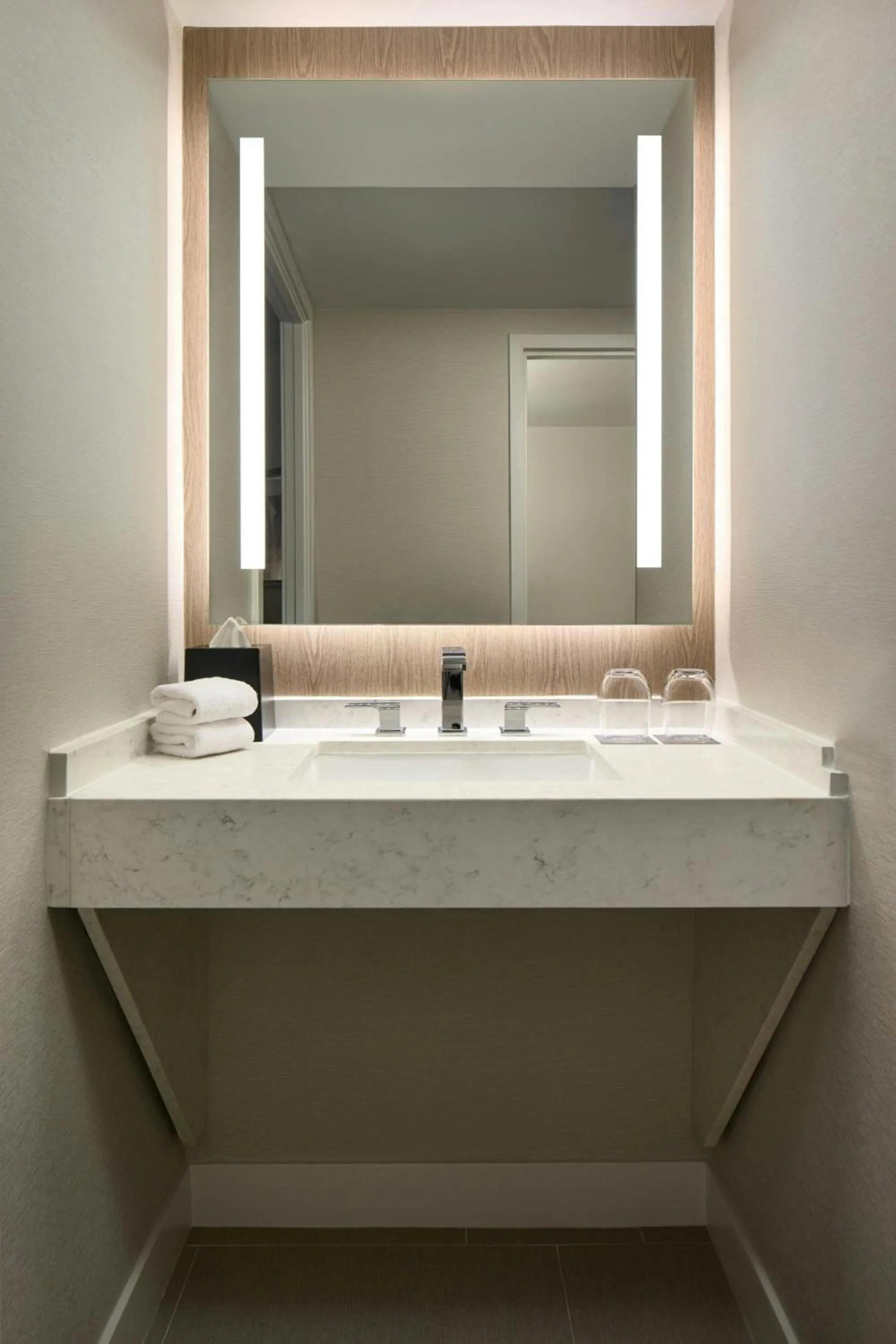 Bathroom in Sheraton Suites Chicago O'Hare