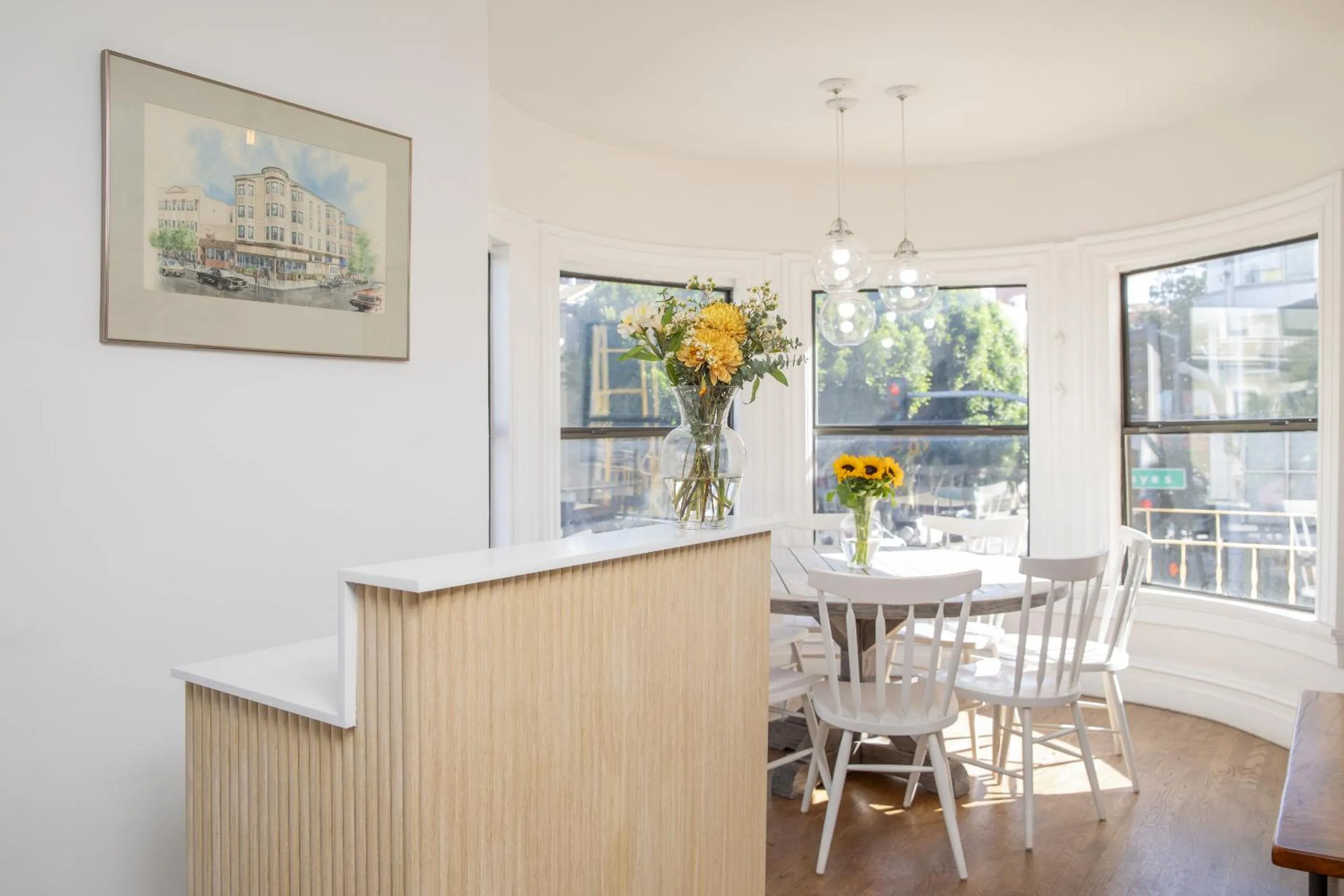 Living room in Hayes Valley Inn