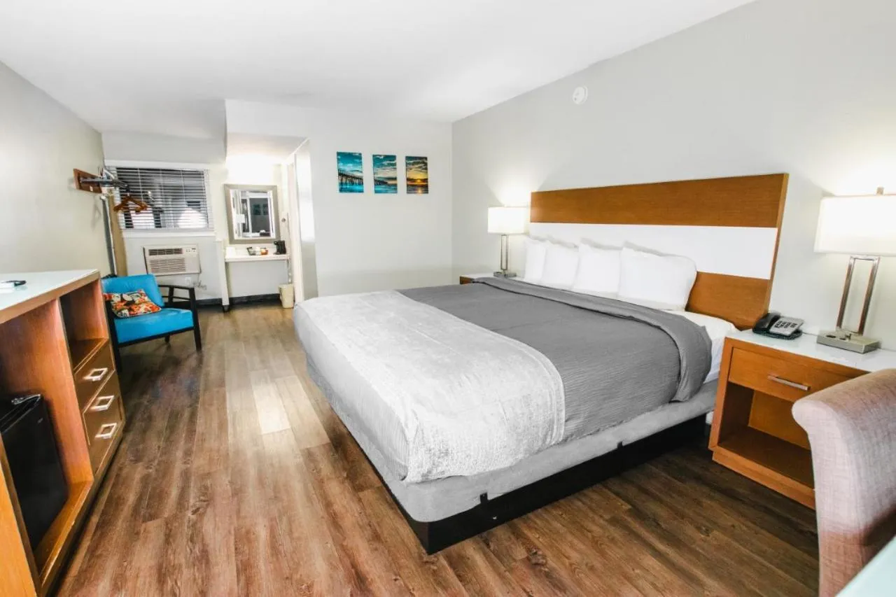 Bedroom, Bed in The Atwood Hotel San Diego - SeaWorld/Zoo