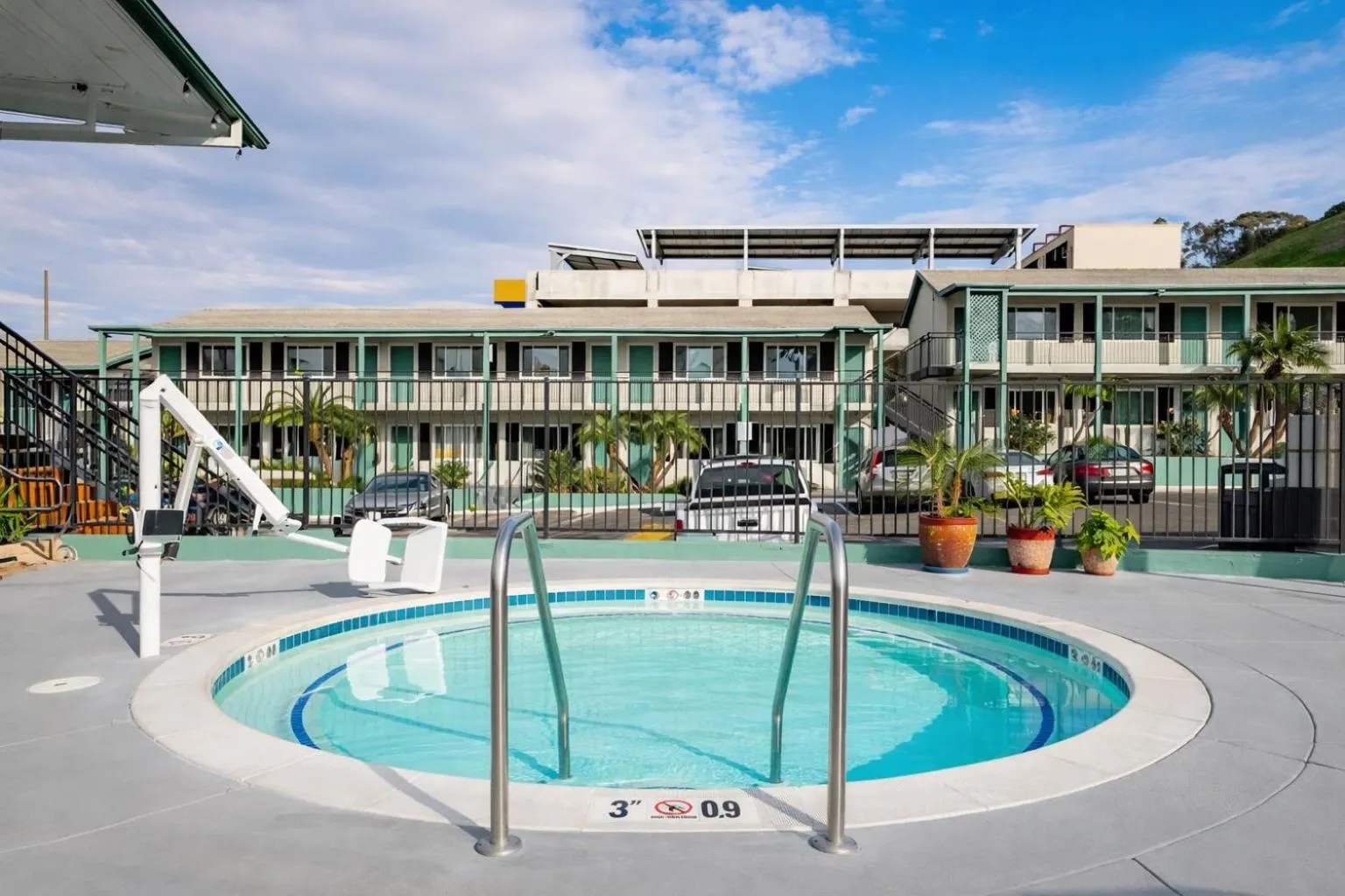 Hot Tub in The Atwood Hotel San Diego - SeaWorld/Zoo