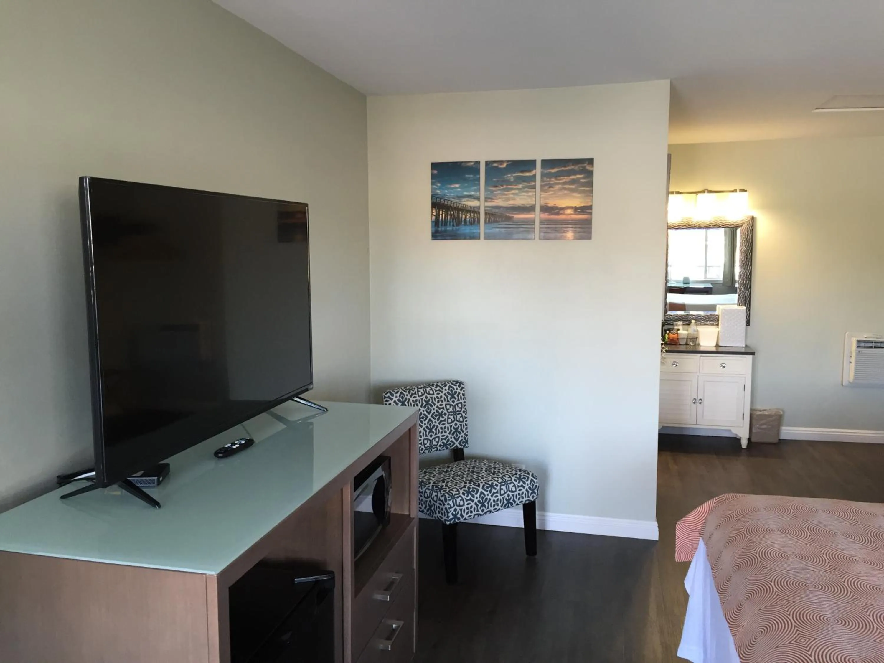 TV and multimedia, Bed in The Atwood Hotel San Diego - SeaWorld/Zoo