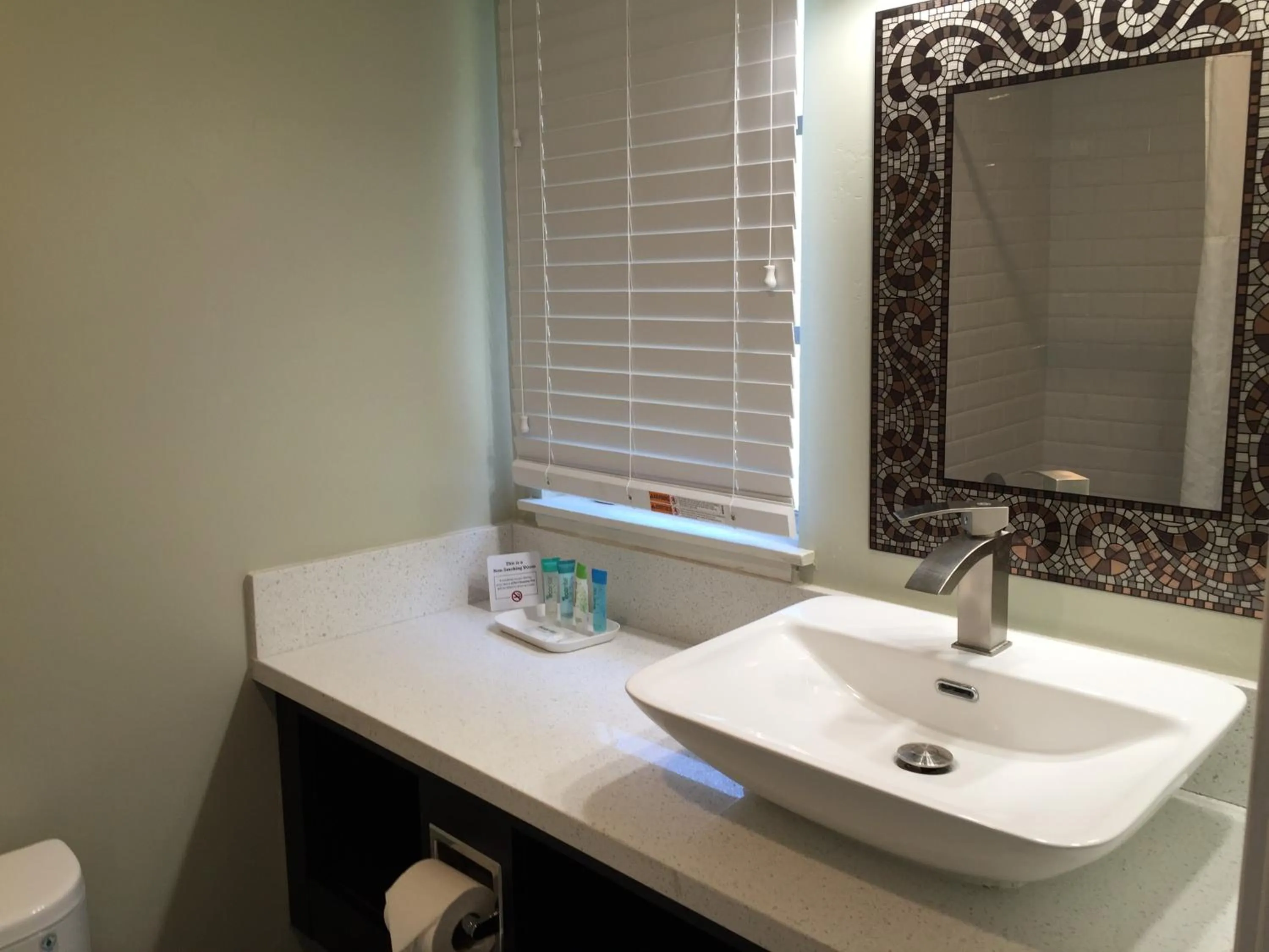 Bathroom in The Atwood Hotel San Diego - SeaWorld/Zoo