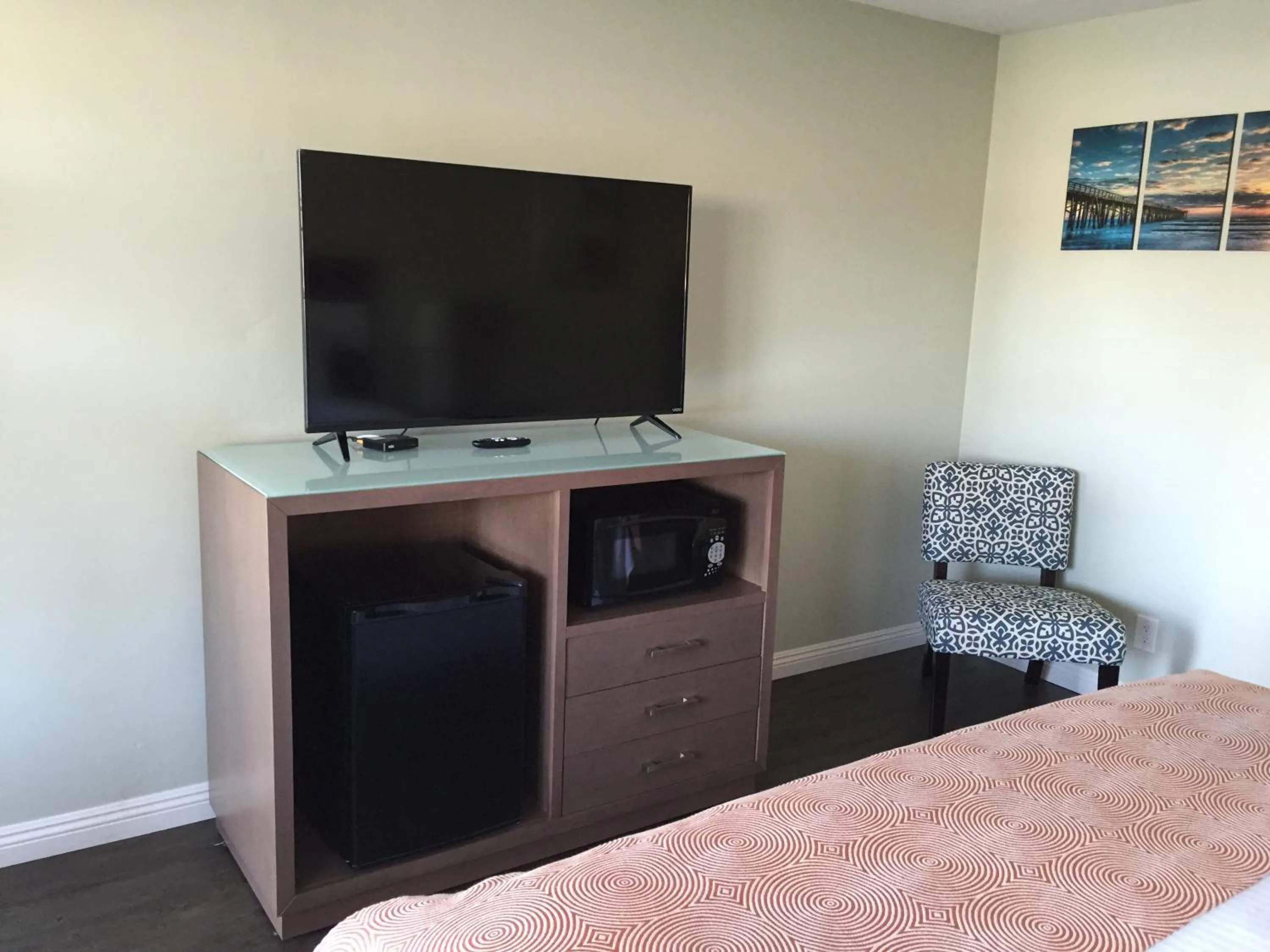 TV and multimedia, Bed in The Atwood Hotel San Diego - SeaWorld/Zoo