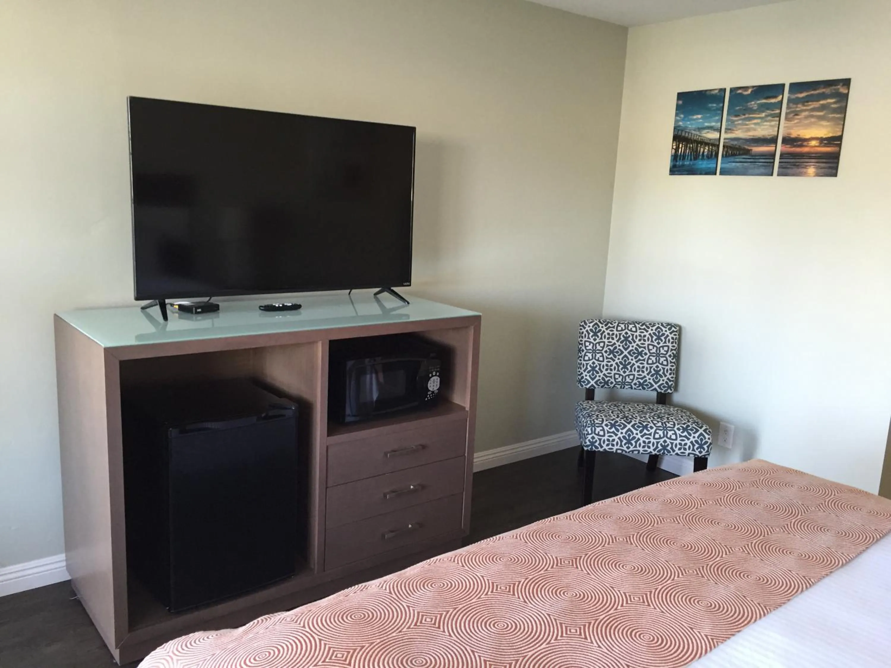 TV and multimedia, Bed in The Atwood Hotel San Diego - SeaWorld/Zoo
