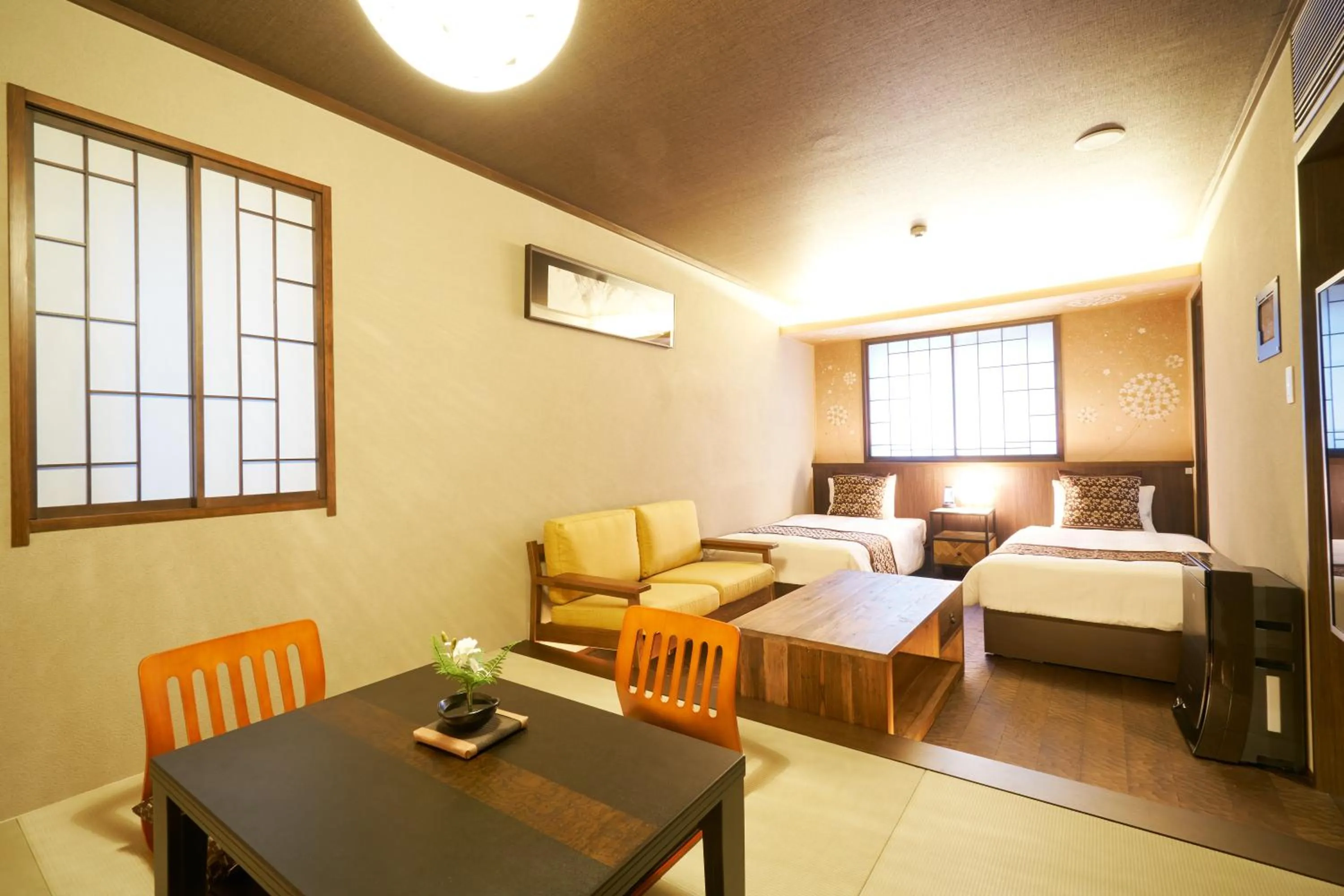 Seating area, Bed in プライベートホテル 四季の彩