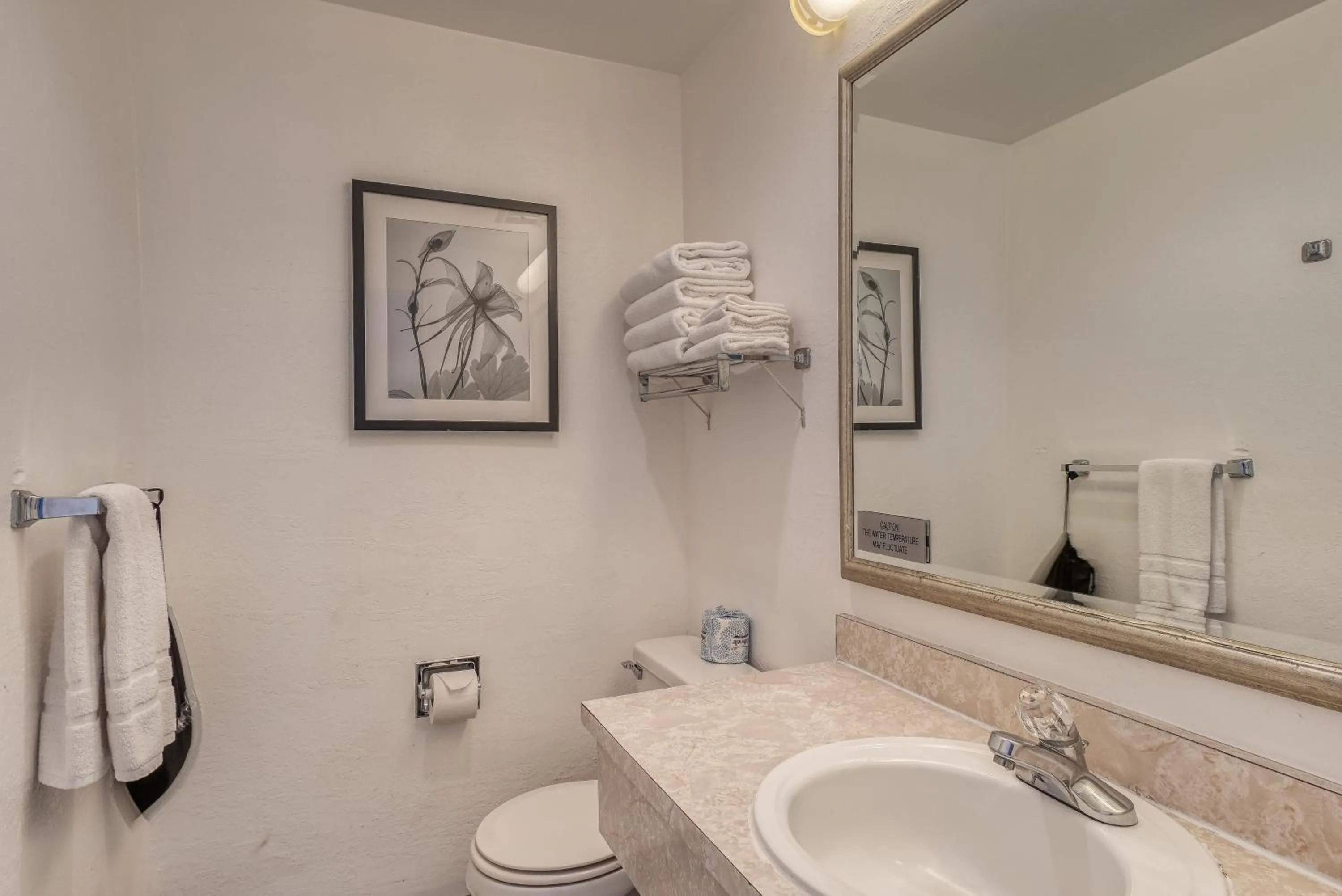 Bathroom in The Wharf Inn