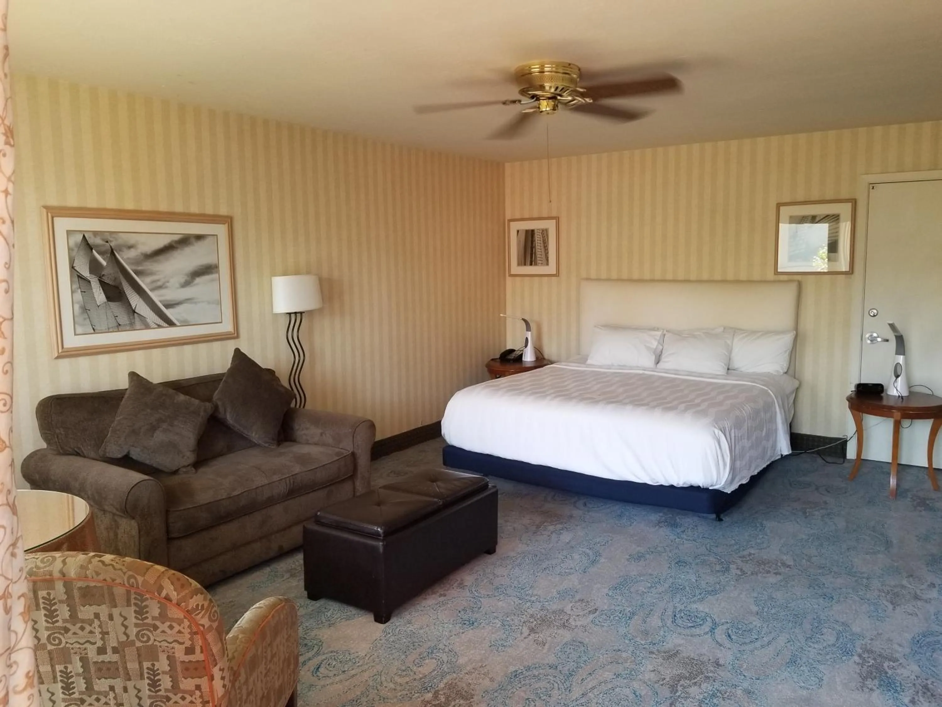 Photo of the whole room, Bed in The Wharf Inn