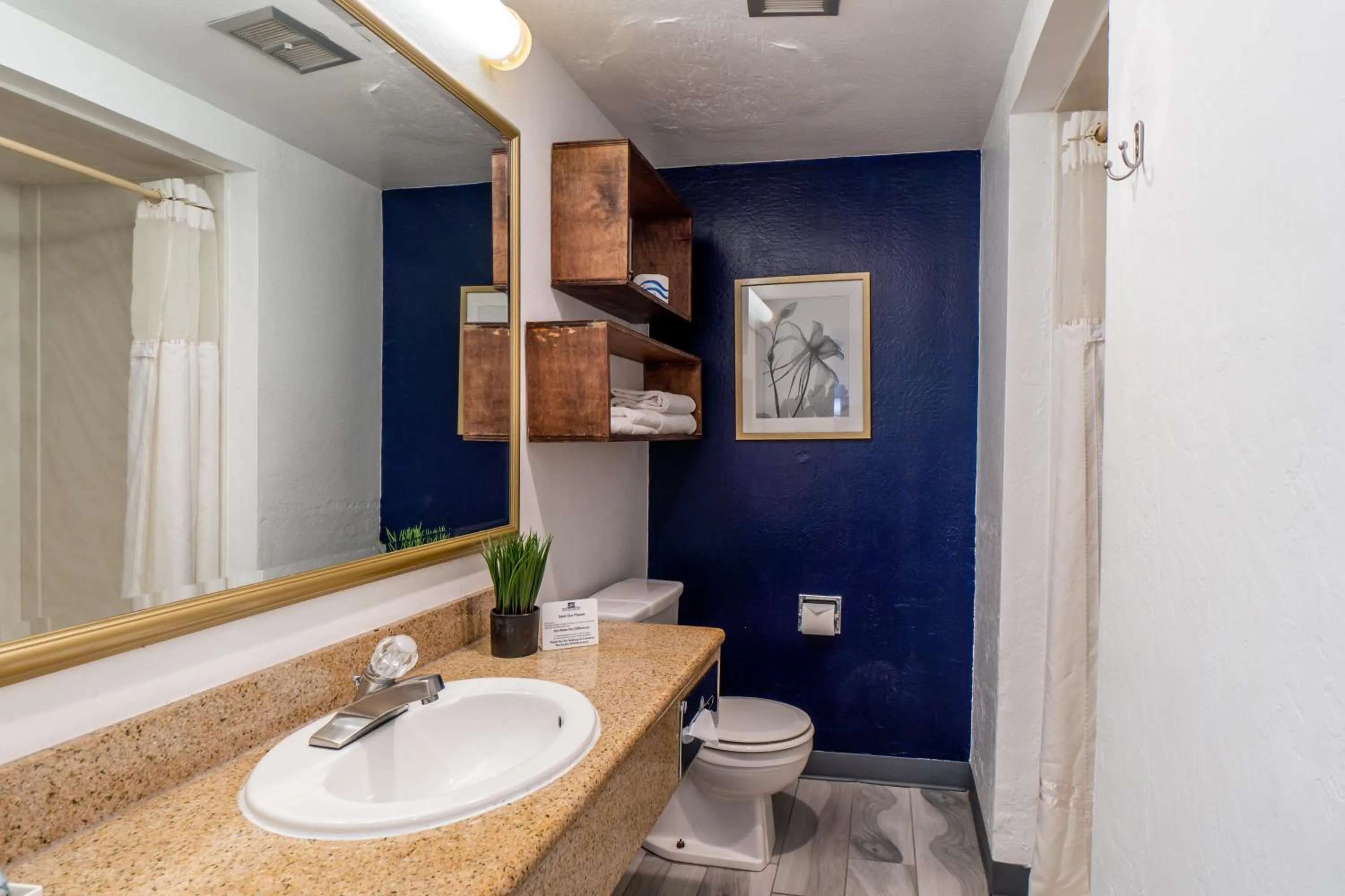 Bathroom in The Wharf Inn