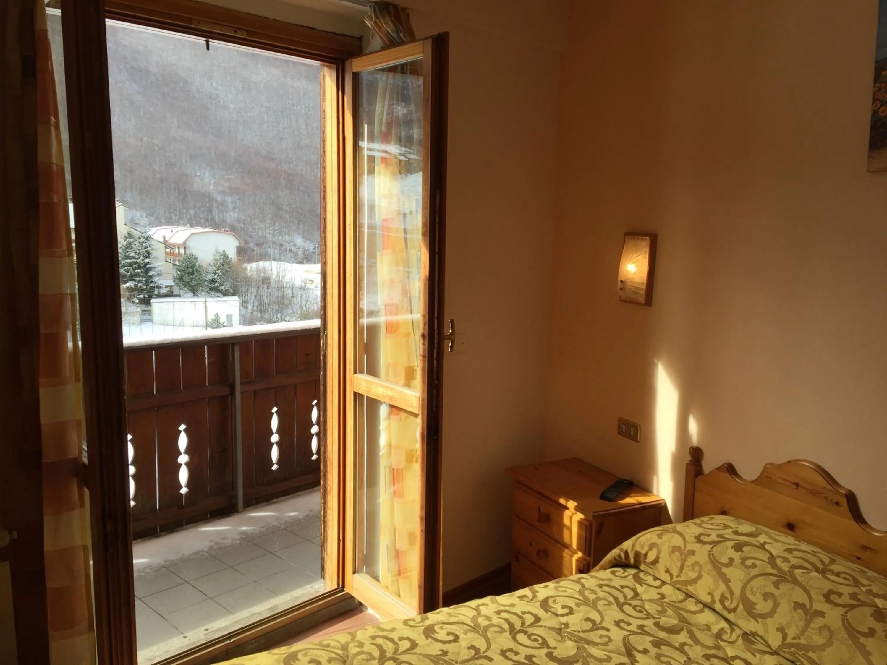 Balcony/Terrace, Bed in Hotel Campo Felice