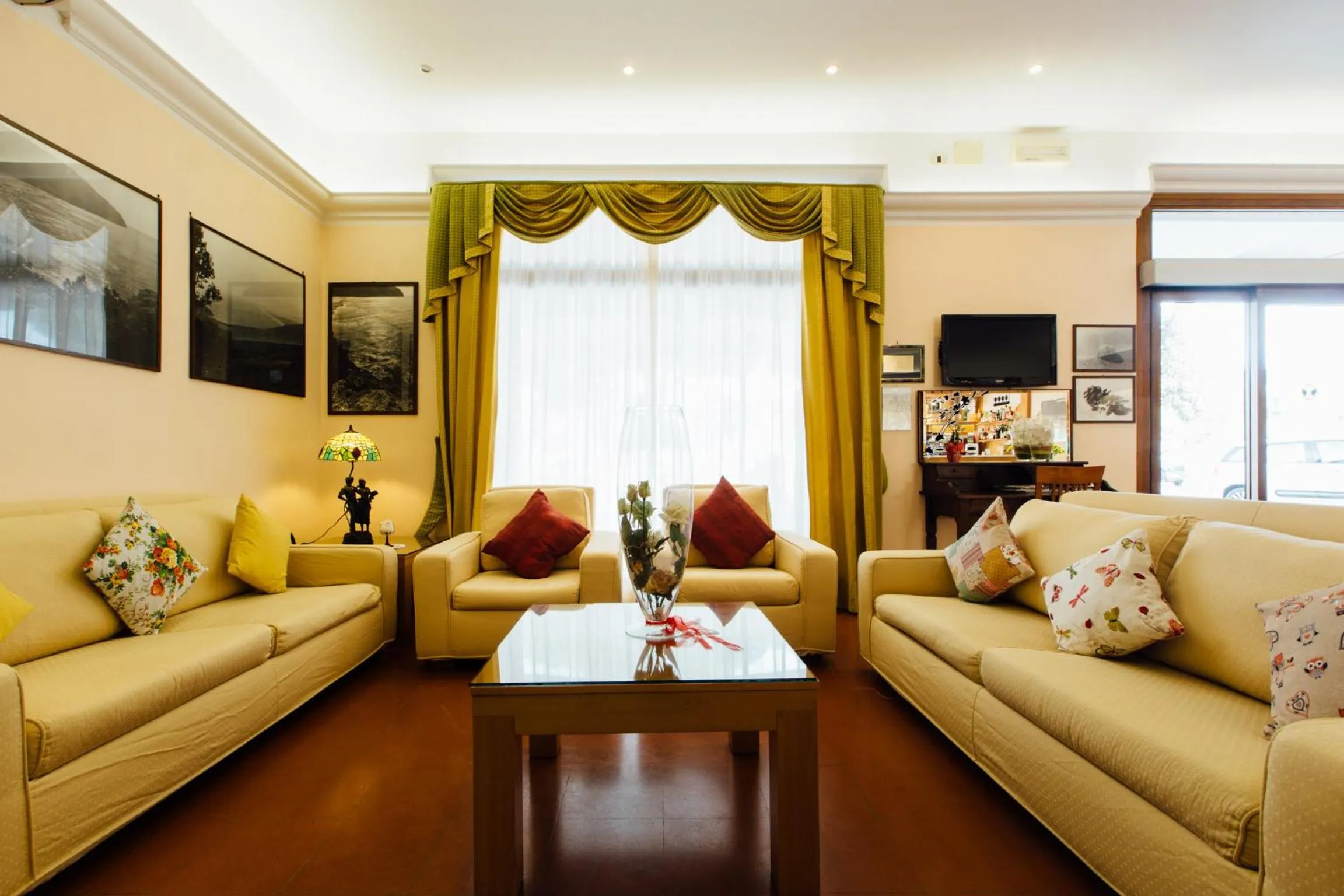 Communal lounge/ TV room in Hotel Cala Di Forno