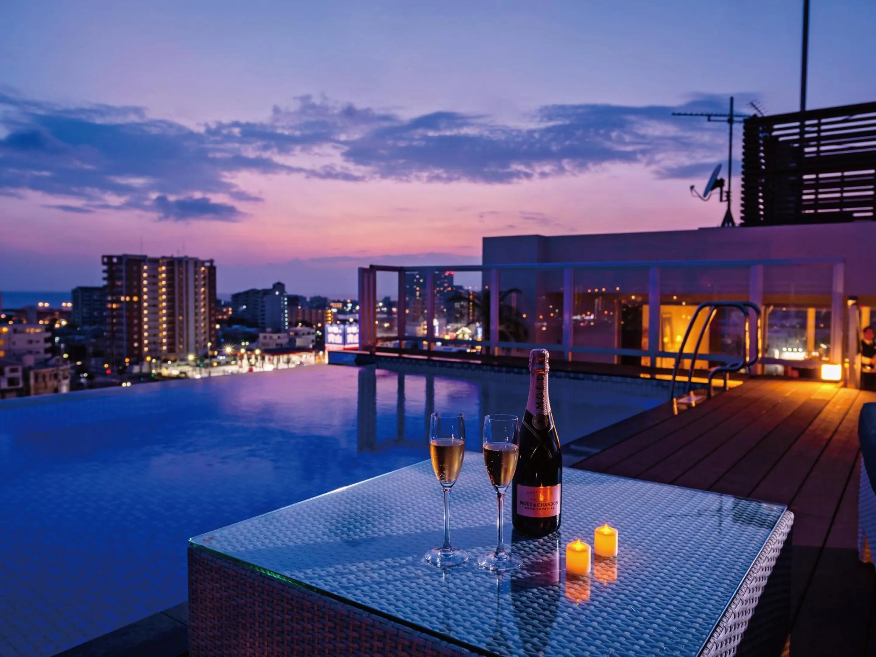 Swimming pool in Aqua Palace Chatan by Coldio Premium