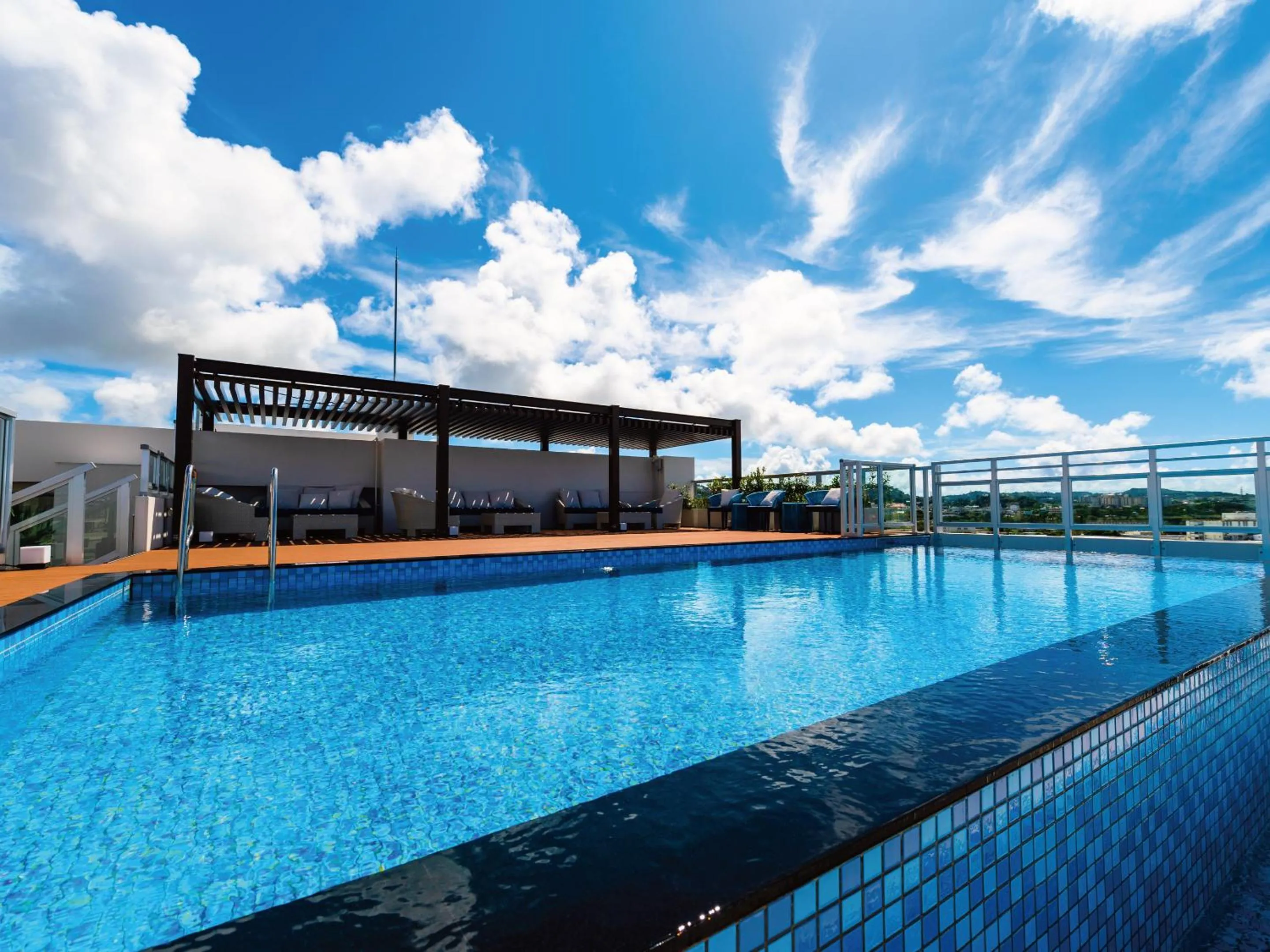 Swimming pool in Aqua Palace Chatan by Coldio Premium