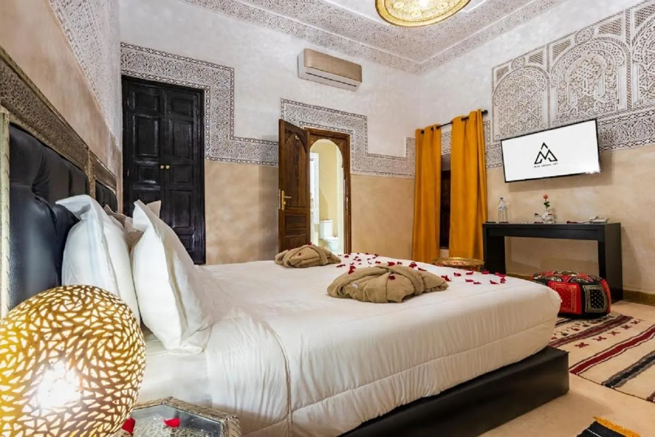 Bed in Riad Medina Art & Suites