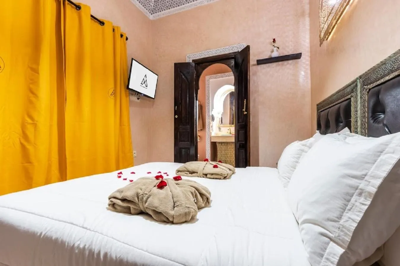 Photo of the whole room, Bed in Riad Medina Art & Suites